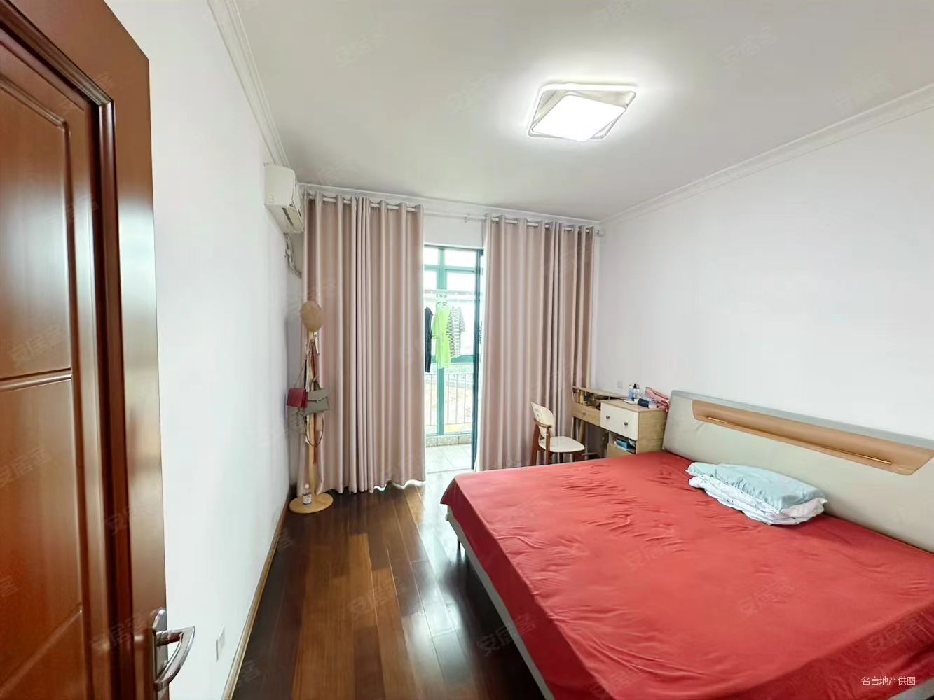 都市森林  3室2厅2卫    206.0万客厅