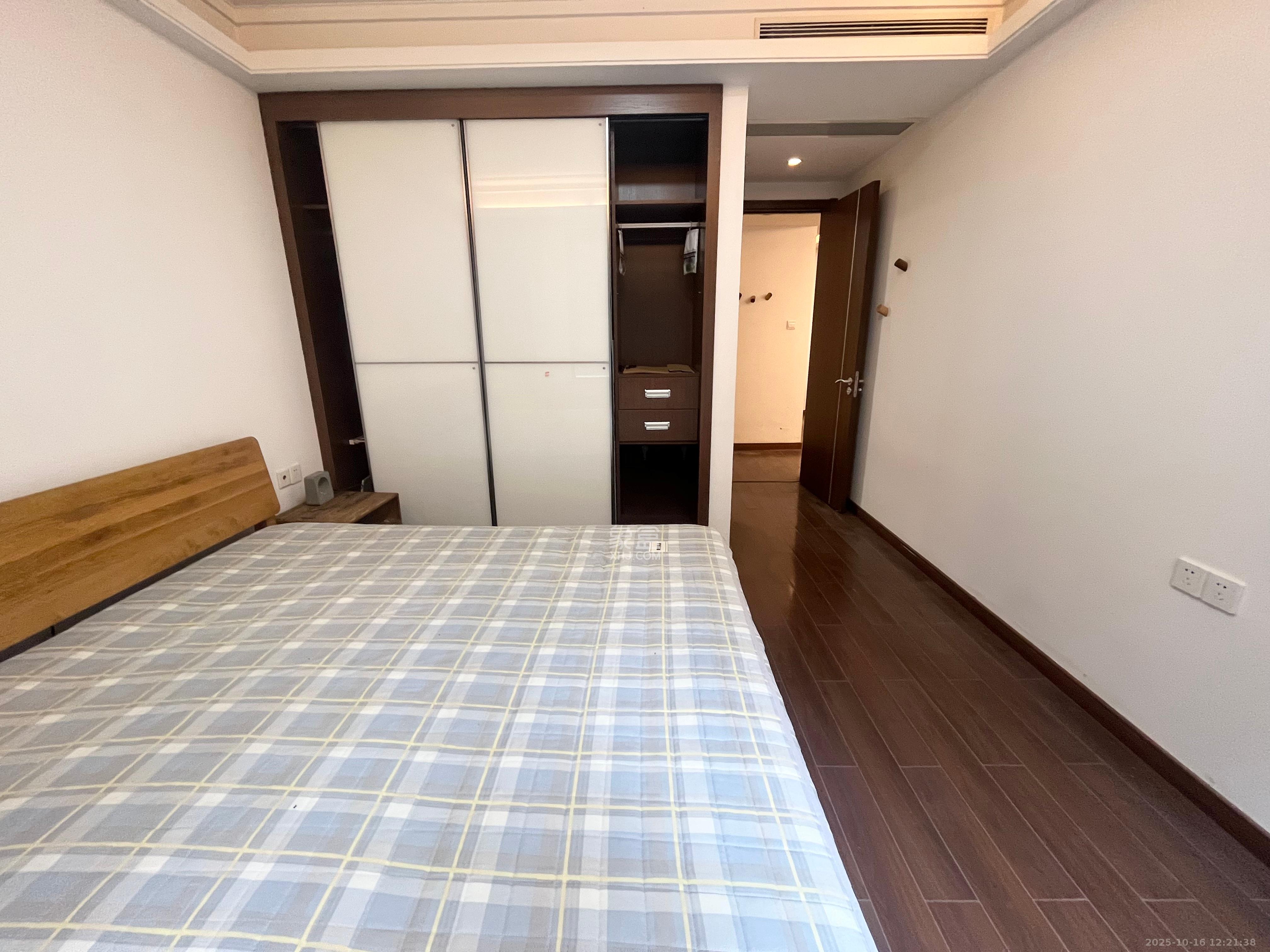 万科紫台  3室2厅1卫    4000.0元/月室内图
