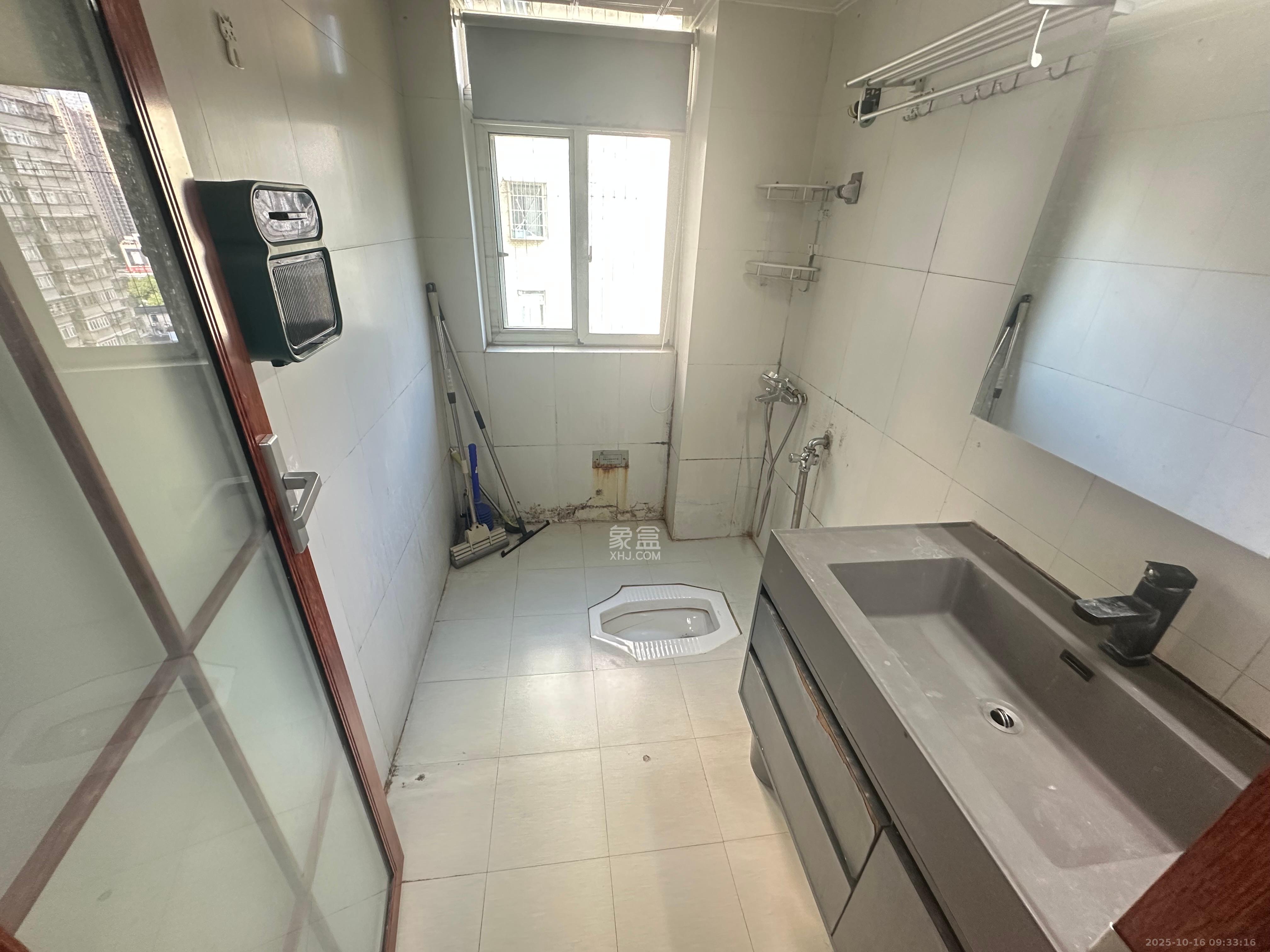 金碧文华  2室2厅1卫    2000.0元/月室内图