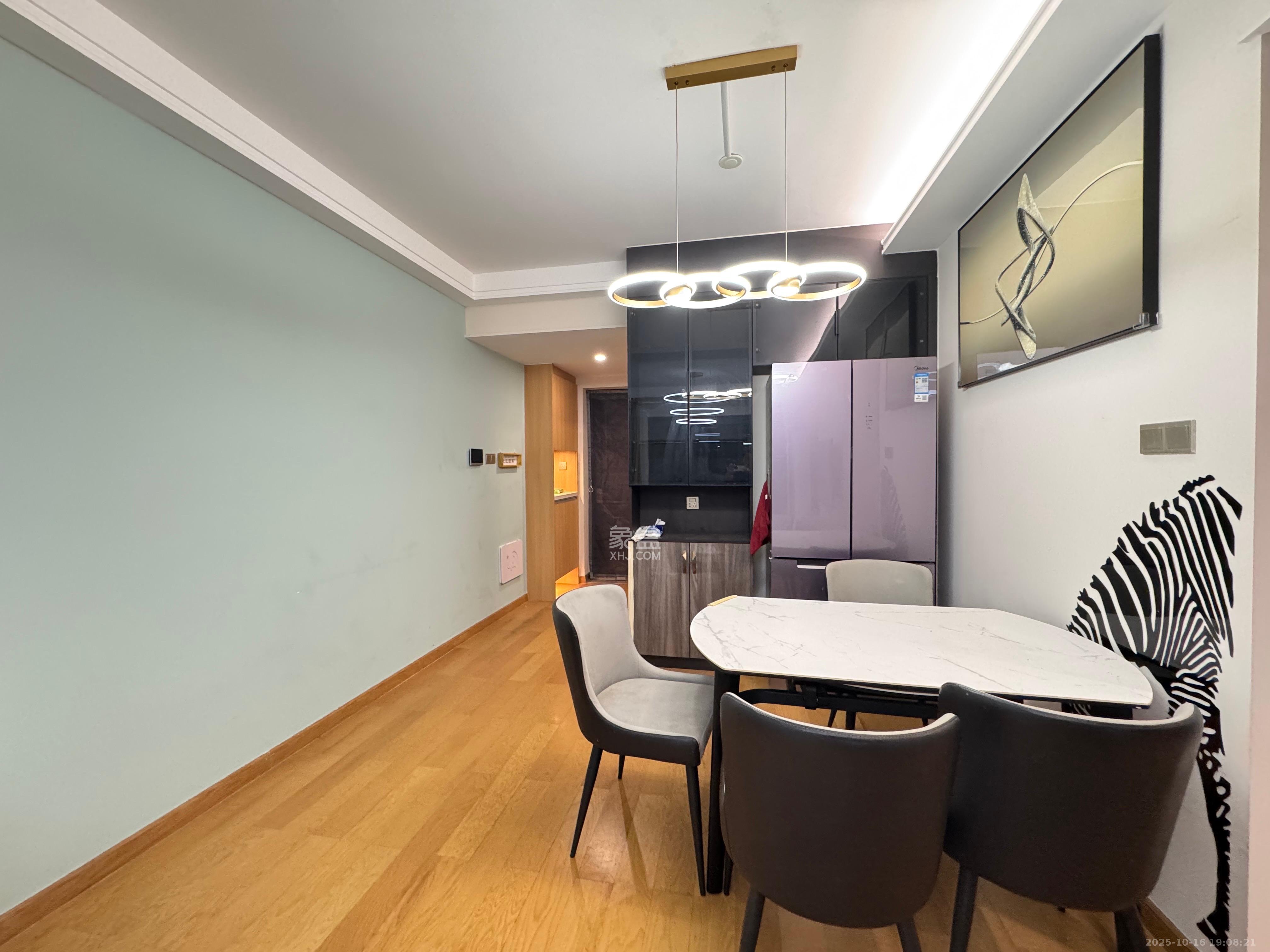 阳光城尚东湾青柠园  3室2厅1卫    2400.0元/月 阳光城尚东湾青柠园  3室2厅1卫    2400.0元/月室内图