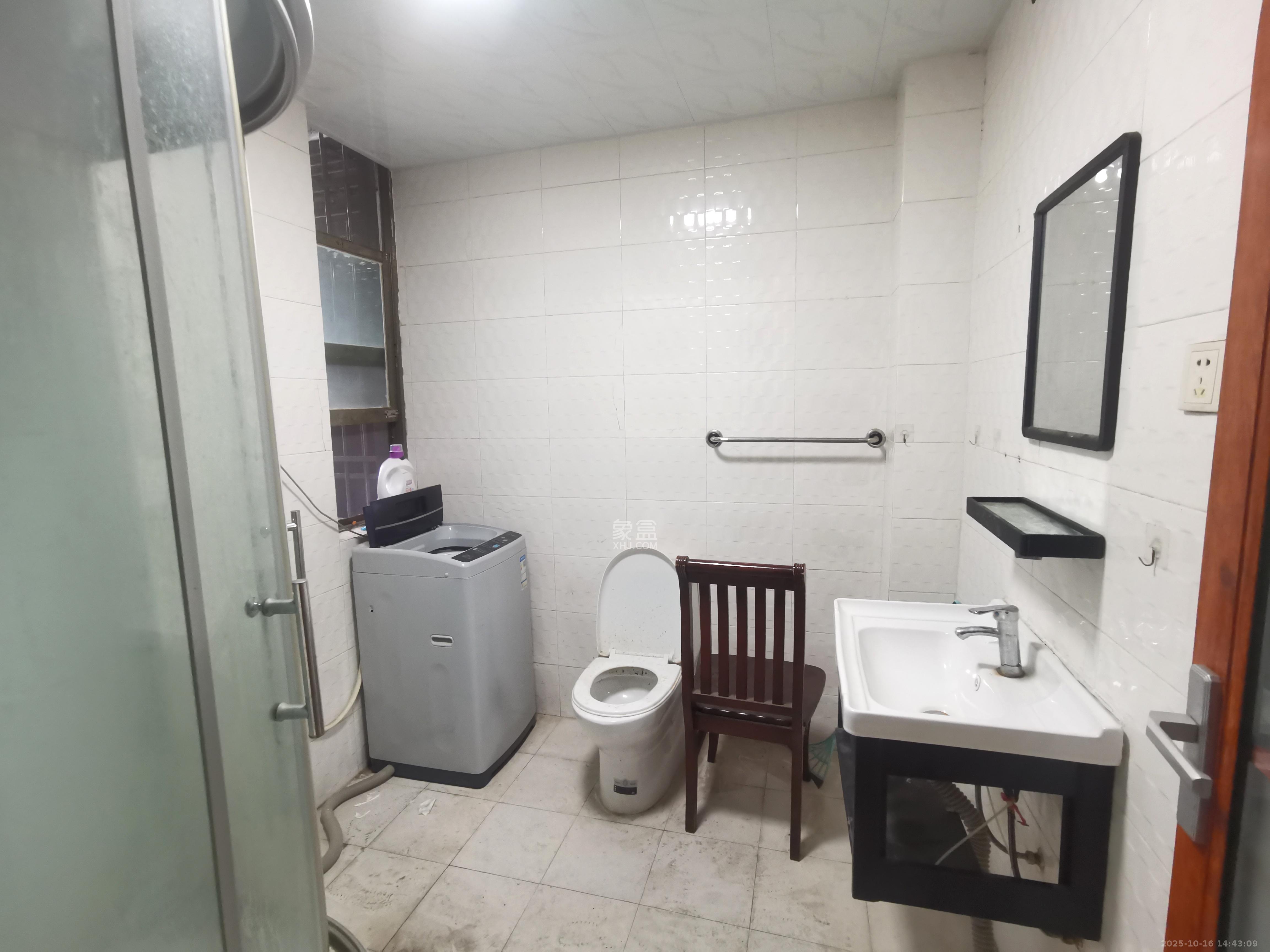 兴联母山小区  3室2厅2卫    1800.0元/月室内图