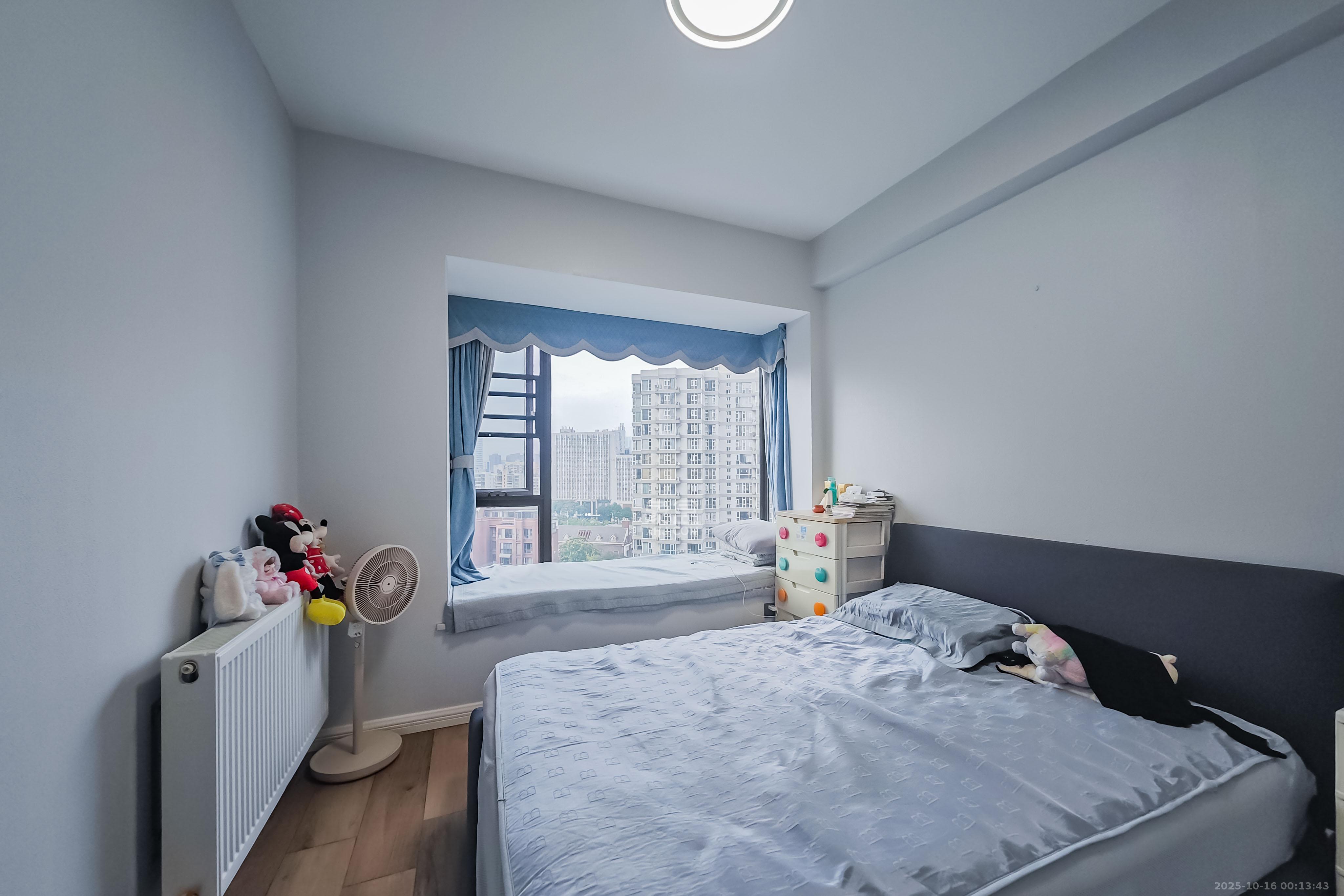 京武浪琴山一、二期  4室2厅2卫    280.0万 京武浪琴山一、二期  4室2厅2卫    280.0万卧室