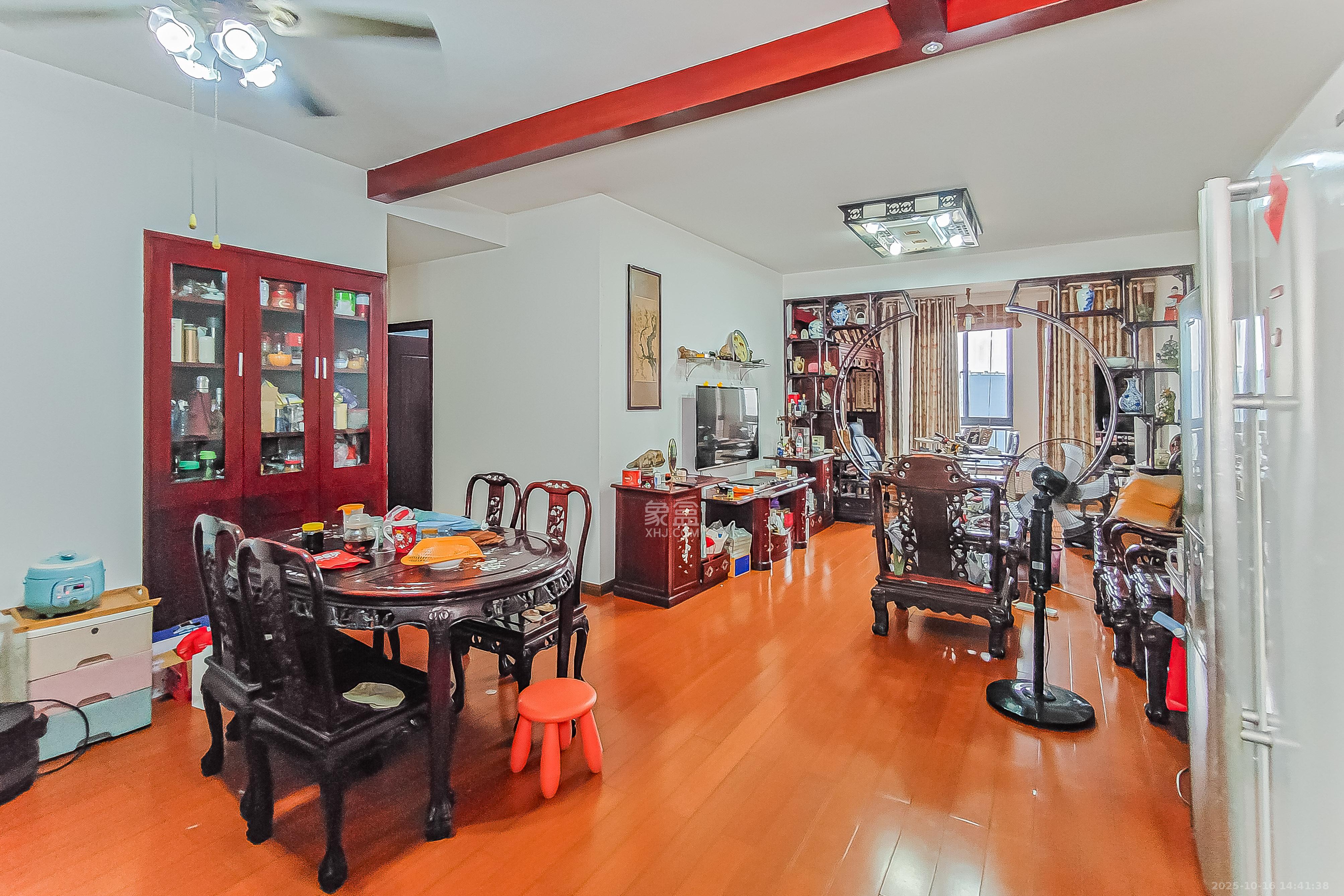 书院观邸 3室2厅2卫 180.0万 书院观邸 3室2厅2卫 180.0万客厅