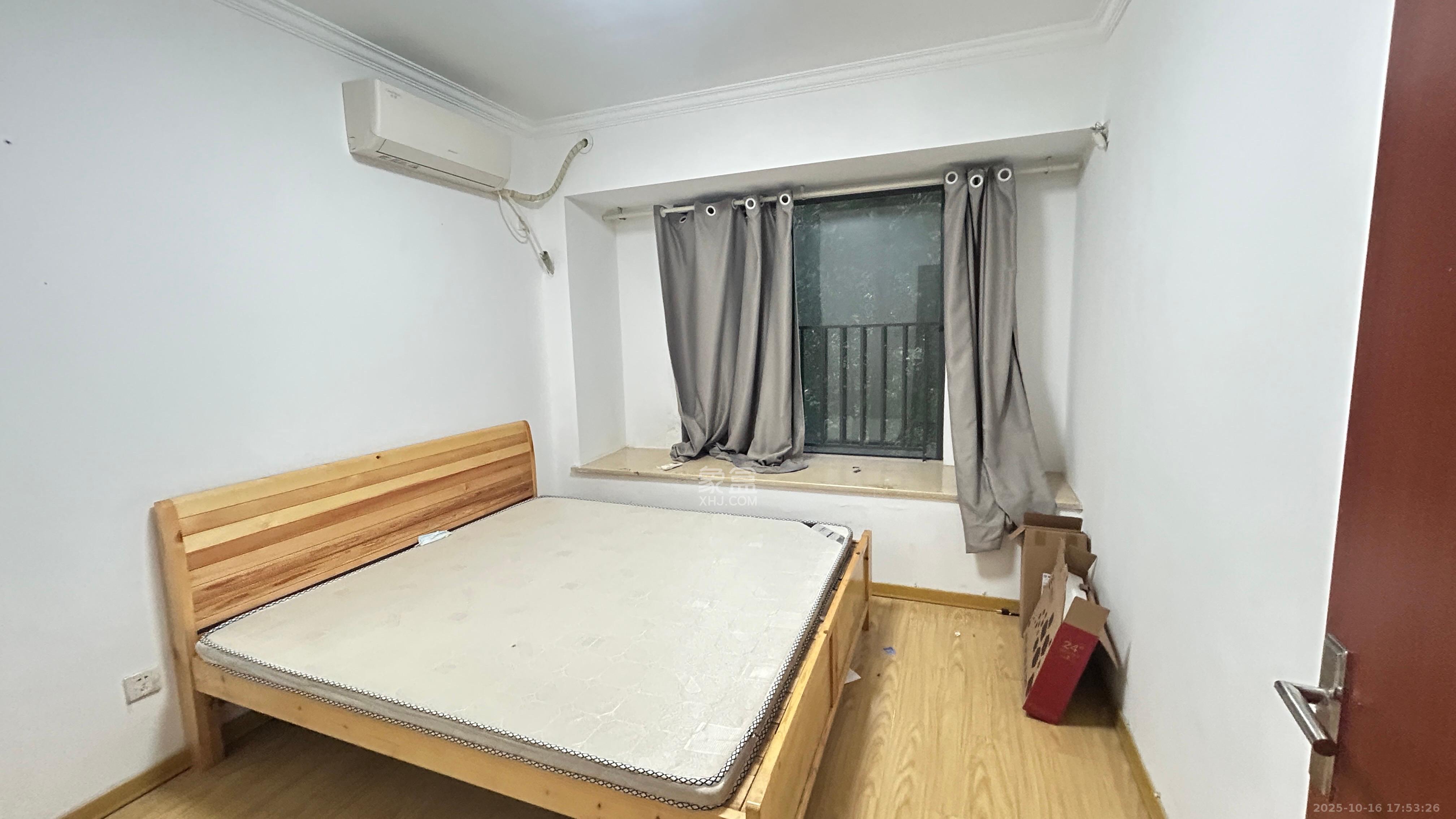 华润凤凰城二期  5室2厅2卫    2500.0元/月 华润凤凰城二期  5室2厅2卫    2500.0元/月室内图