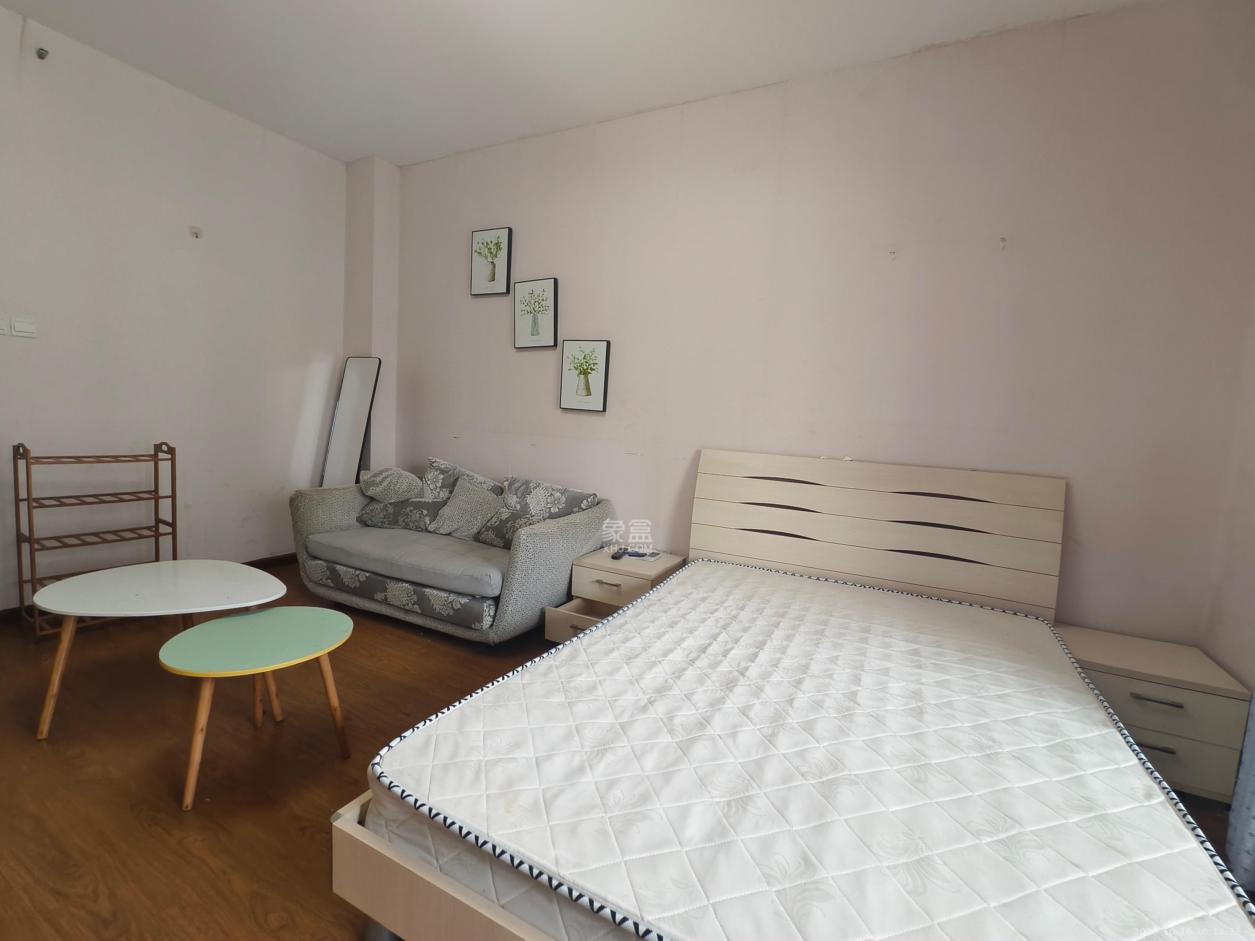 花漾年华（桂花园）  1室1厅1卫    1200.0元/月室内图