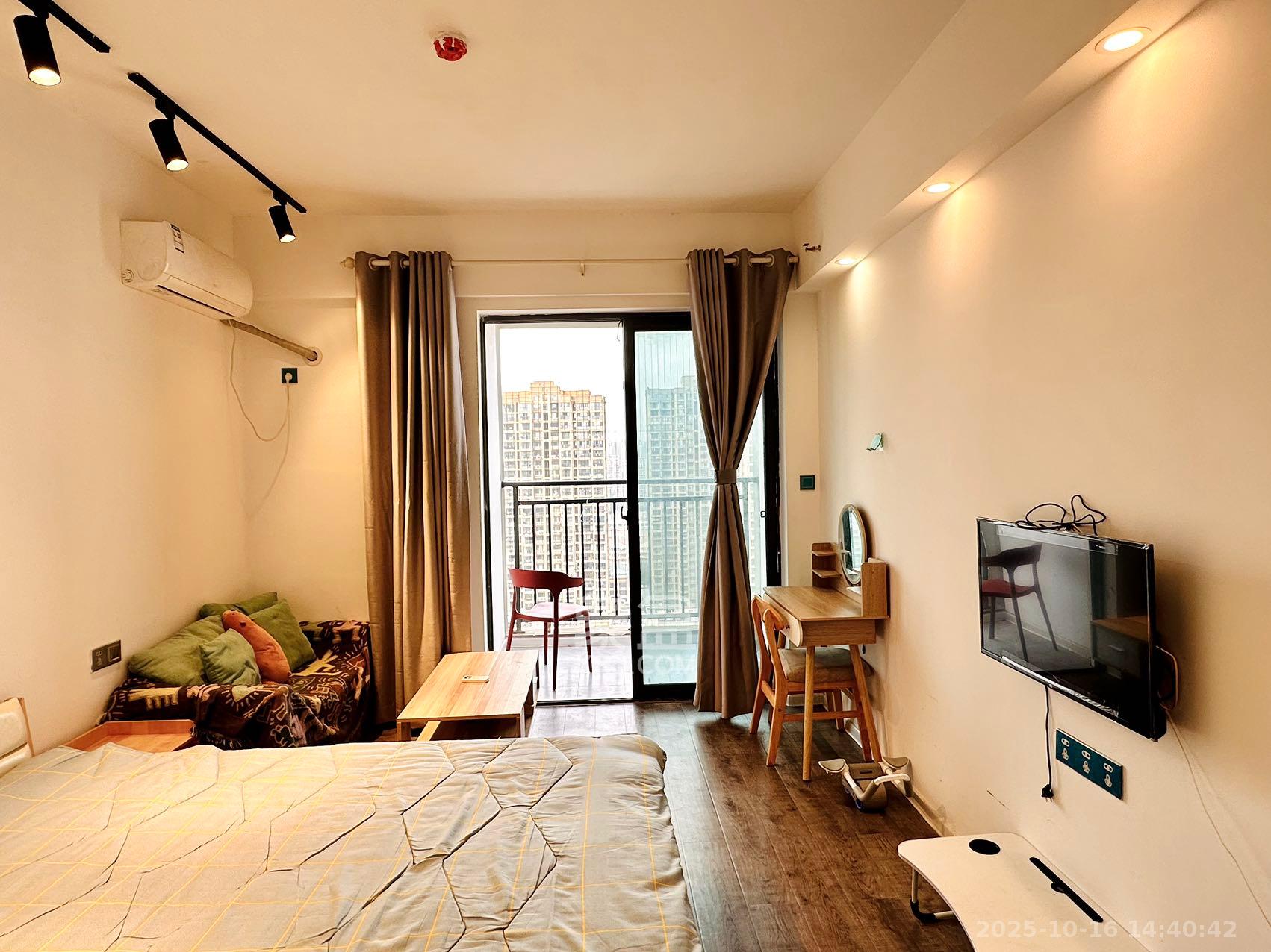 裕天国际商汇中心  1室1厅1卫    1100.0元/月 裕天国际商汇中心  1室1厅1卫    1100.0元/月