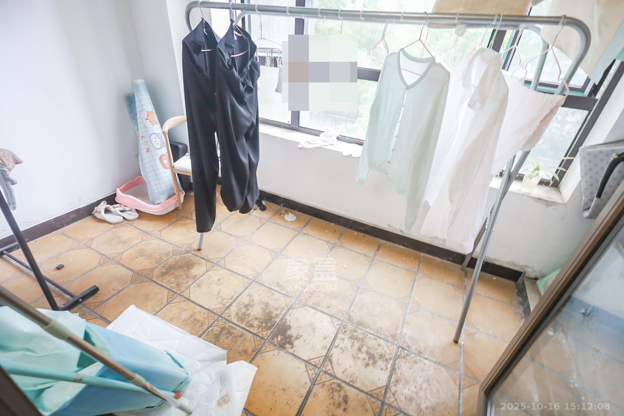 世茂铂翠湾二期  3室2厅1卫    135.0万 世茂铂翠湾二期  3室2厅1卫    135.0万阳台