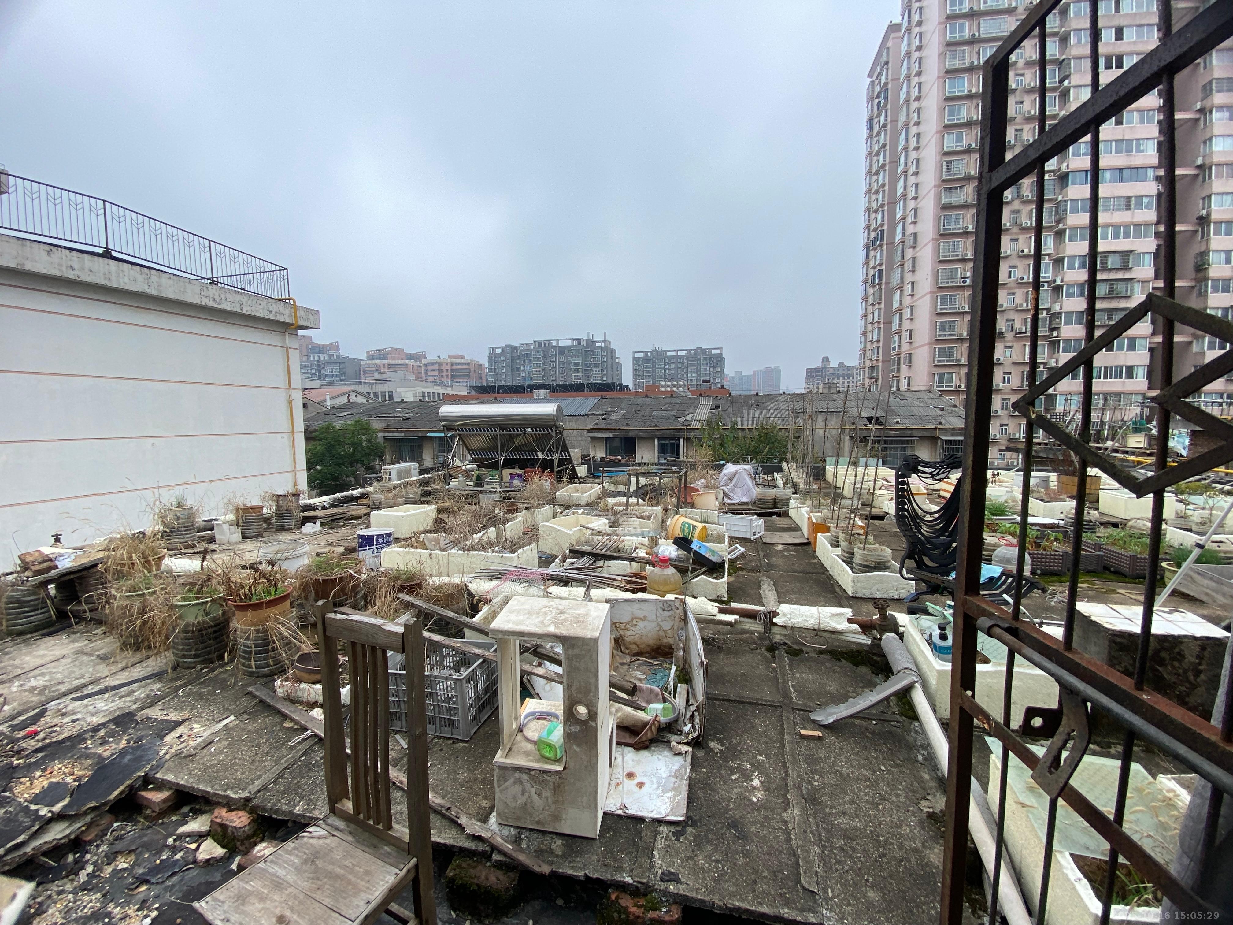 城南中路公安局宿舍  3室1厅2卫    37.0万 城南中路公安局宿舍  3室1厅2卫    37.0万其他