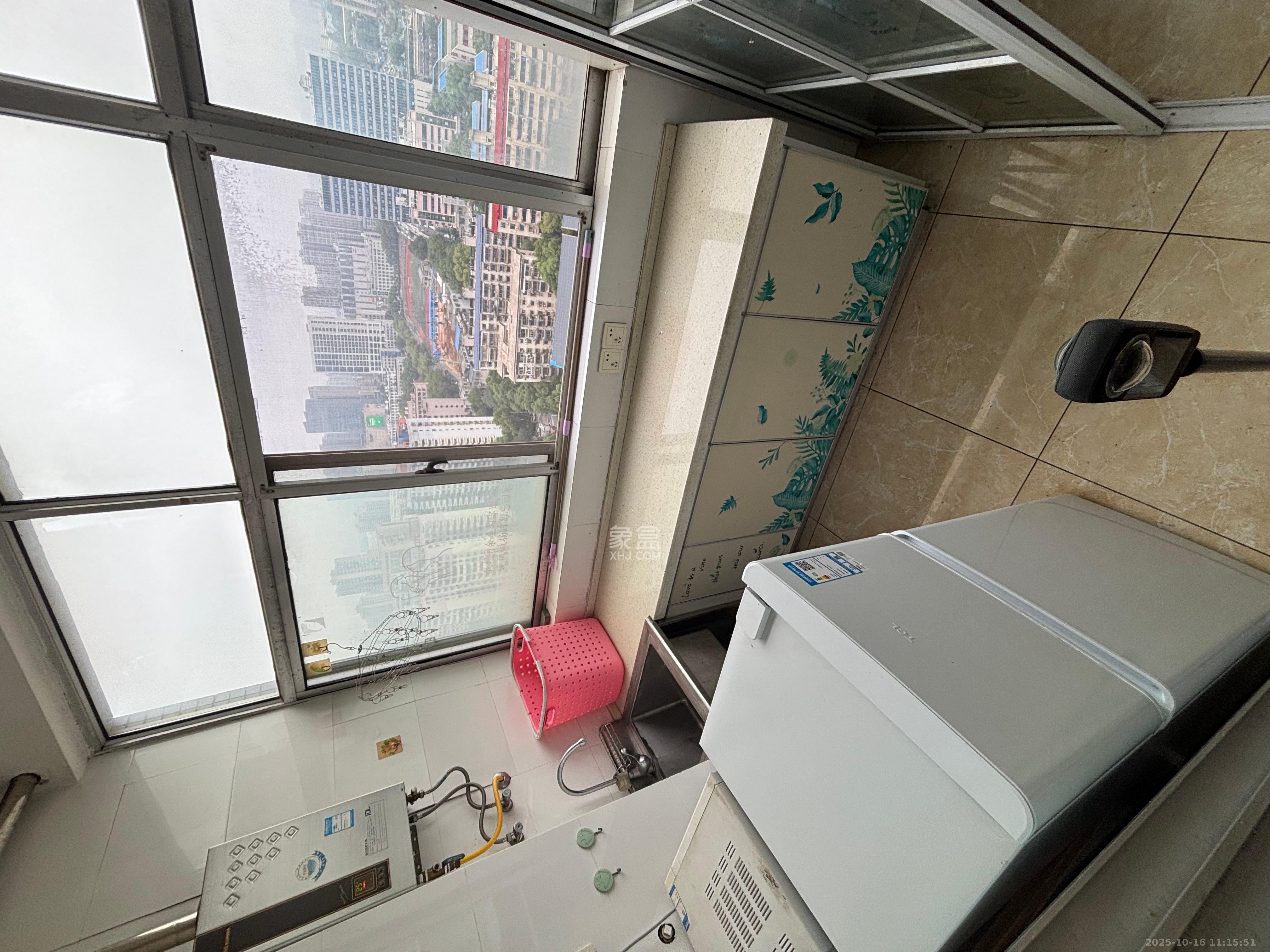 观湖公寓  1室1厅1卫    1500.0元/月室内图