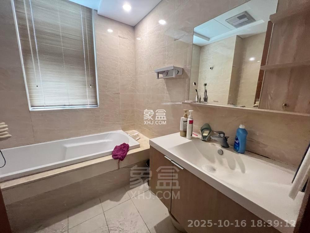 晋合湘水湾三期  4室2厅2卫    2700.0元/月室内图