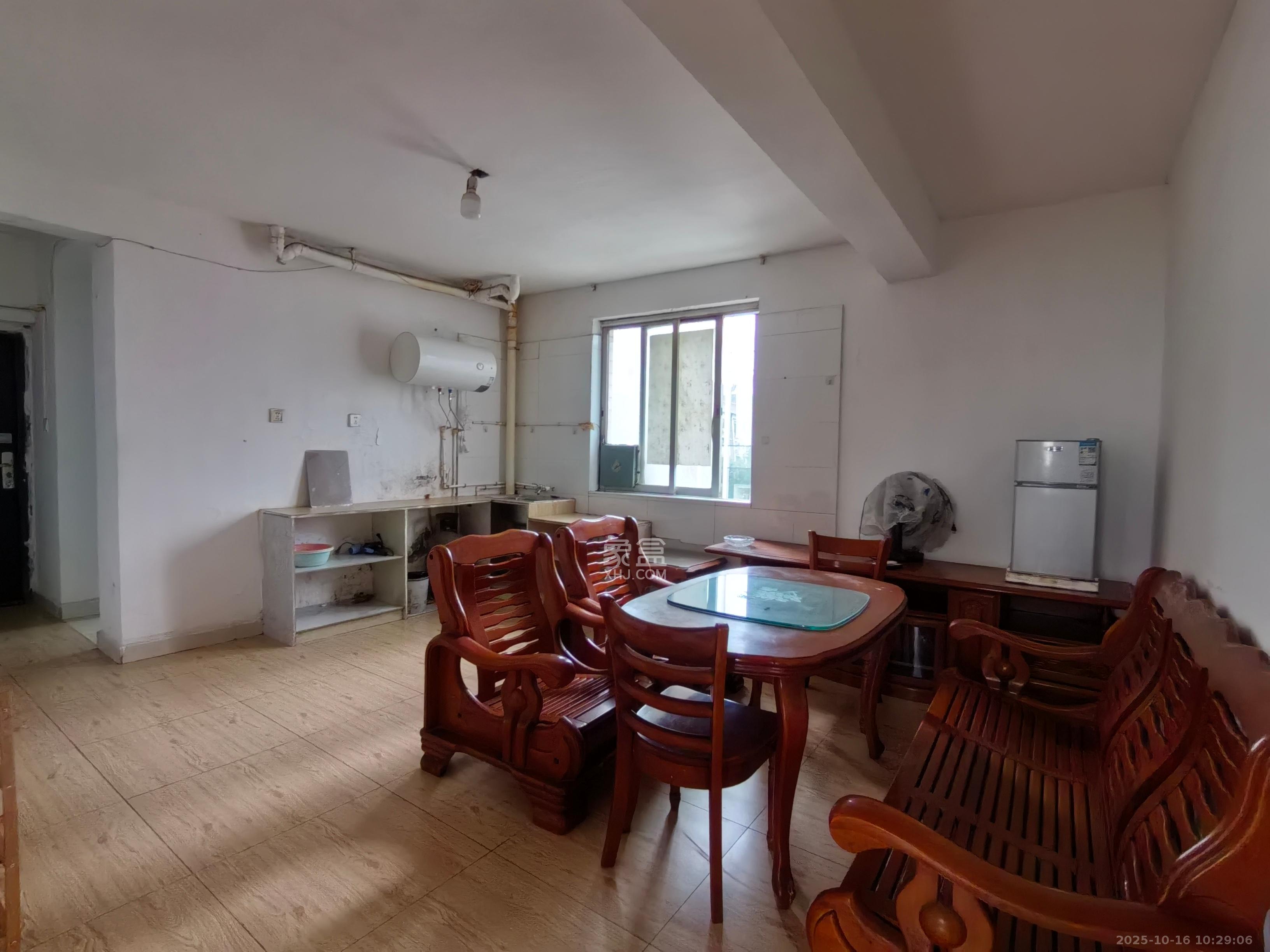 紫荆花园新铁路宿舍  3室1厅1卫    1800.0元/月