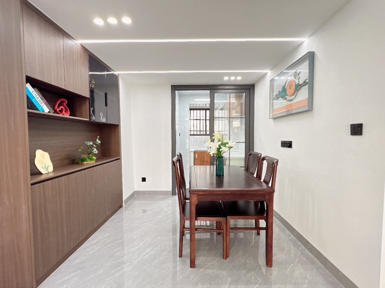 坡博家园一区  4室2厅2卫    163.0万客厅