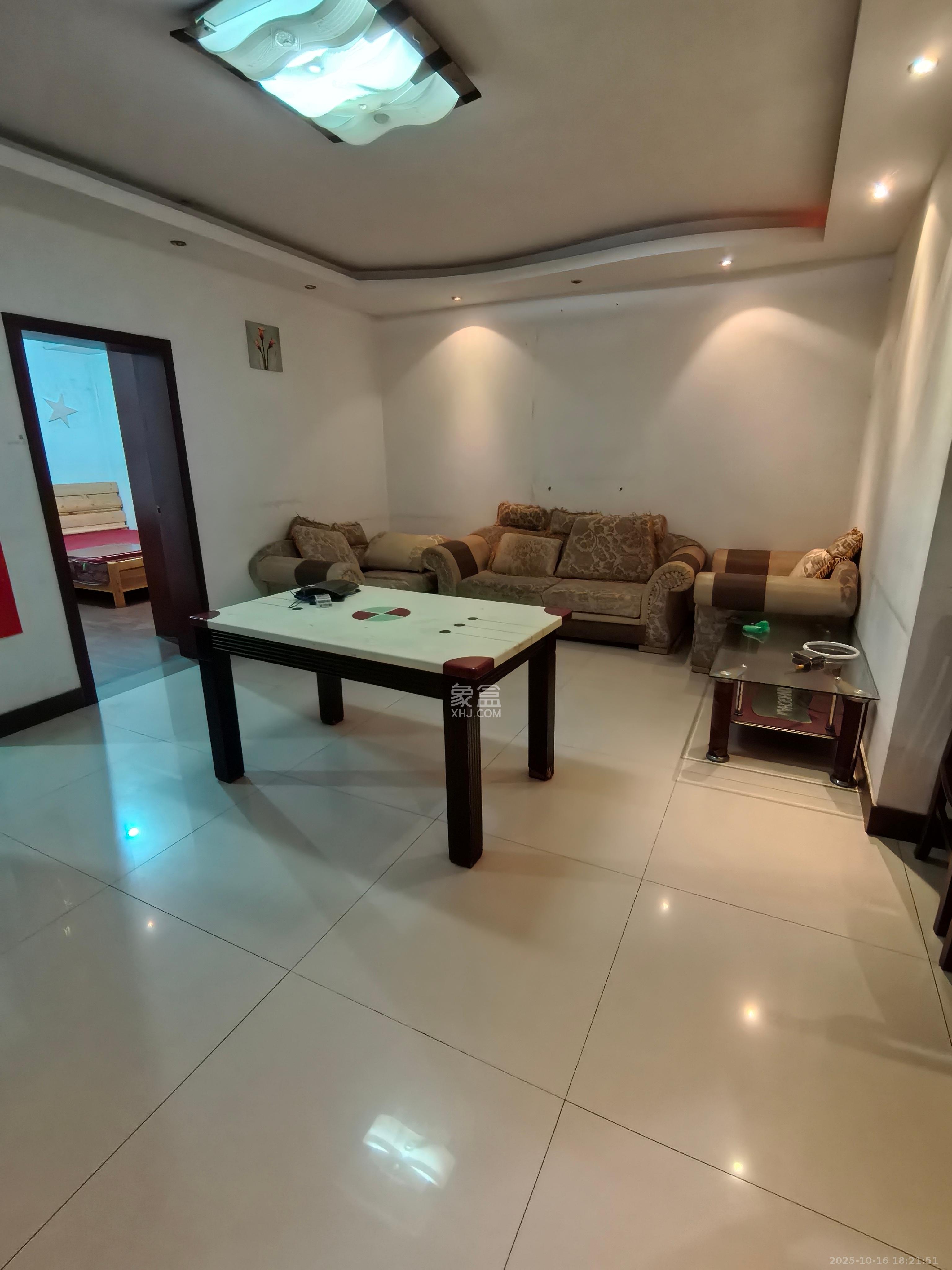 中南汽车世界 3室2厅1卫 1300.0元/月 中南汽车世界 3室2厅1卫 1300.0元/月室内图