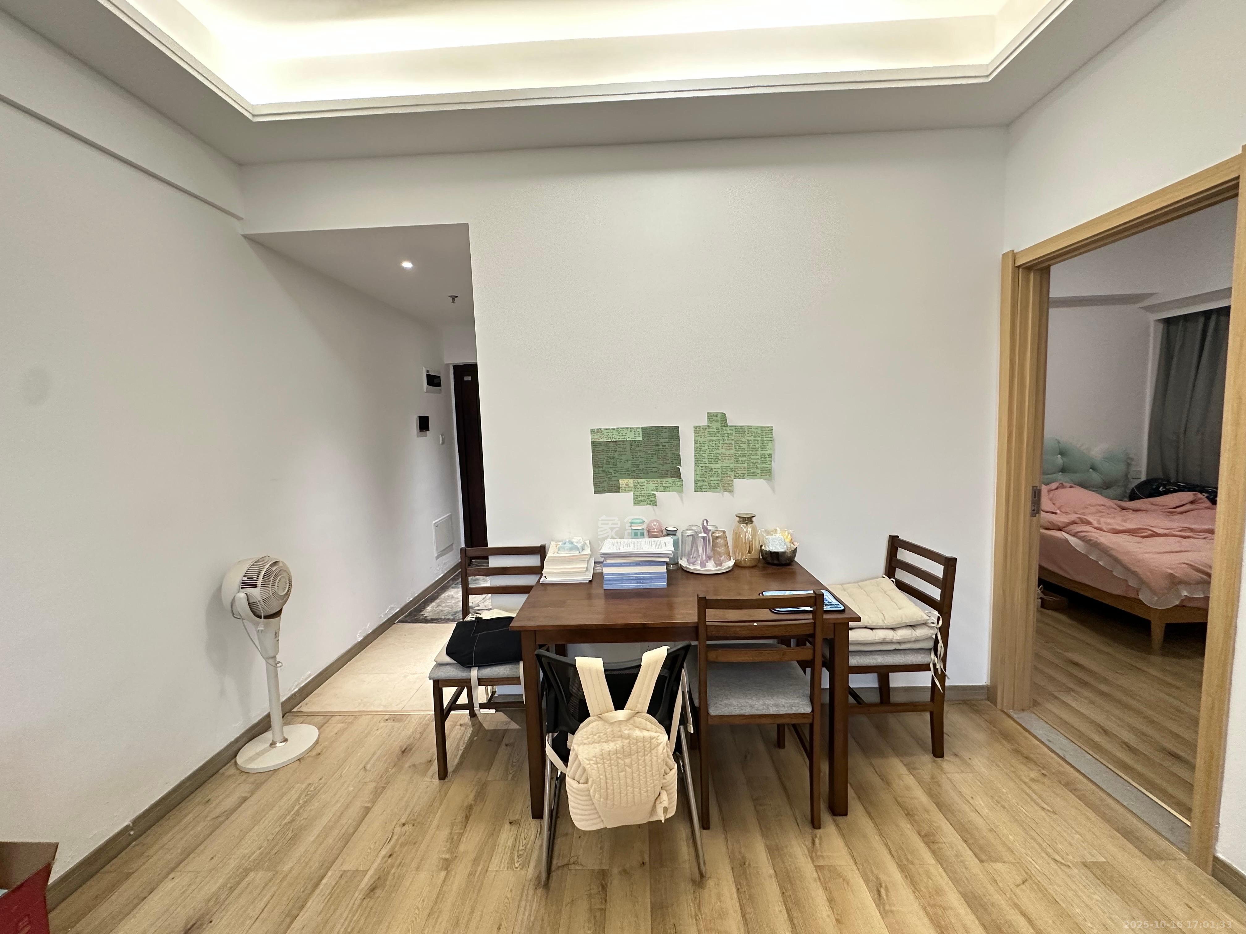 万润时光里  2室1厅1卫    3000.0元/月室内图