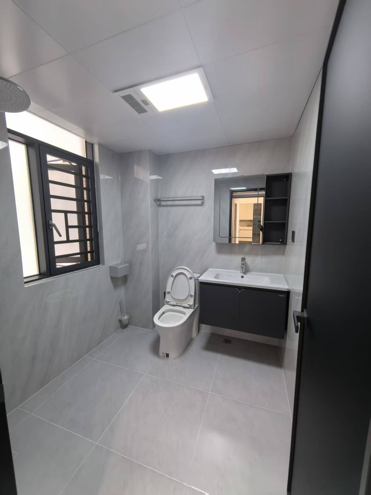 互助小区电梯房 3室2厅2卫 2200.0元/月 互助小区电梯房 3室2厅2卫 2200.0元/月室内图