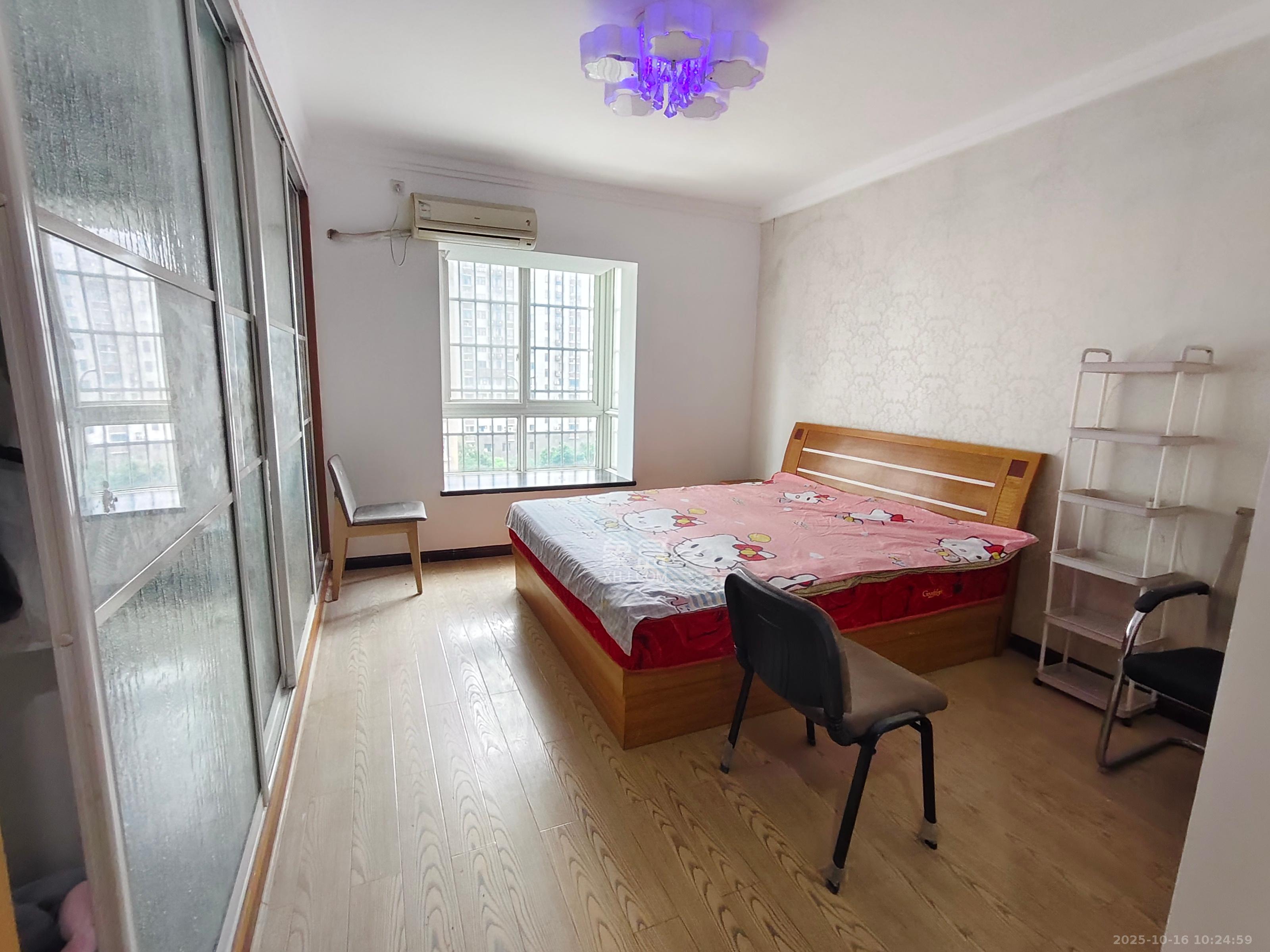 麓谷E家人  4室2厅2卫    2600.0元/月室内图