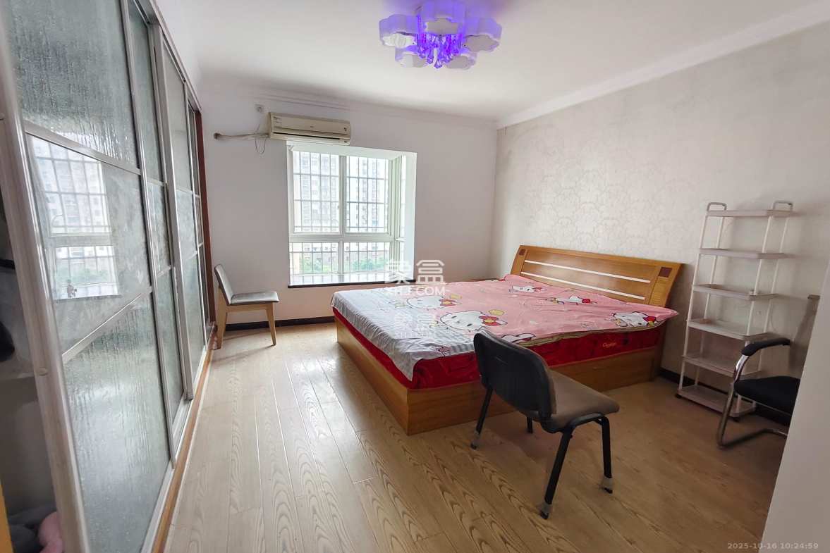 麓谷E家人 4室2厅2卫 2600.0元/月 麓谷E家人 4室2厅2卫 2600.0元/月室内图