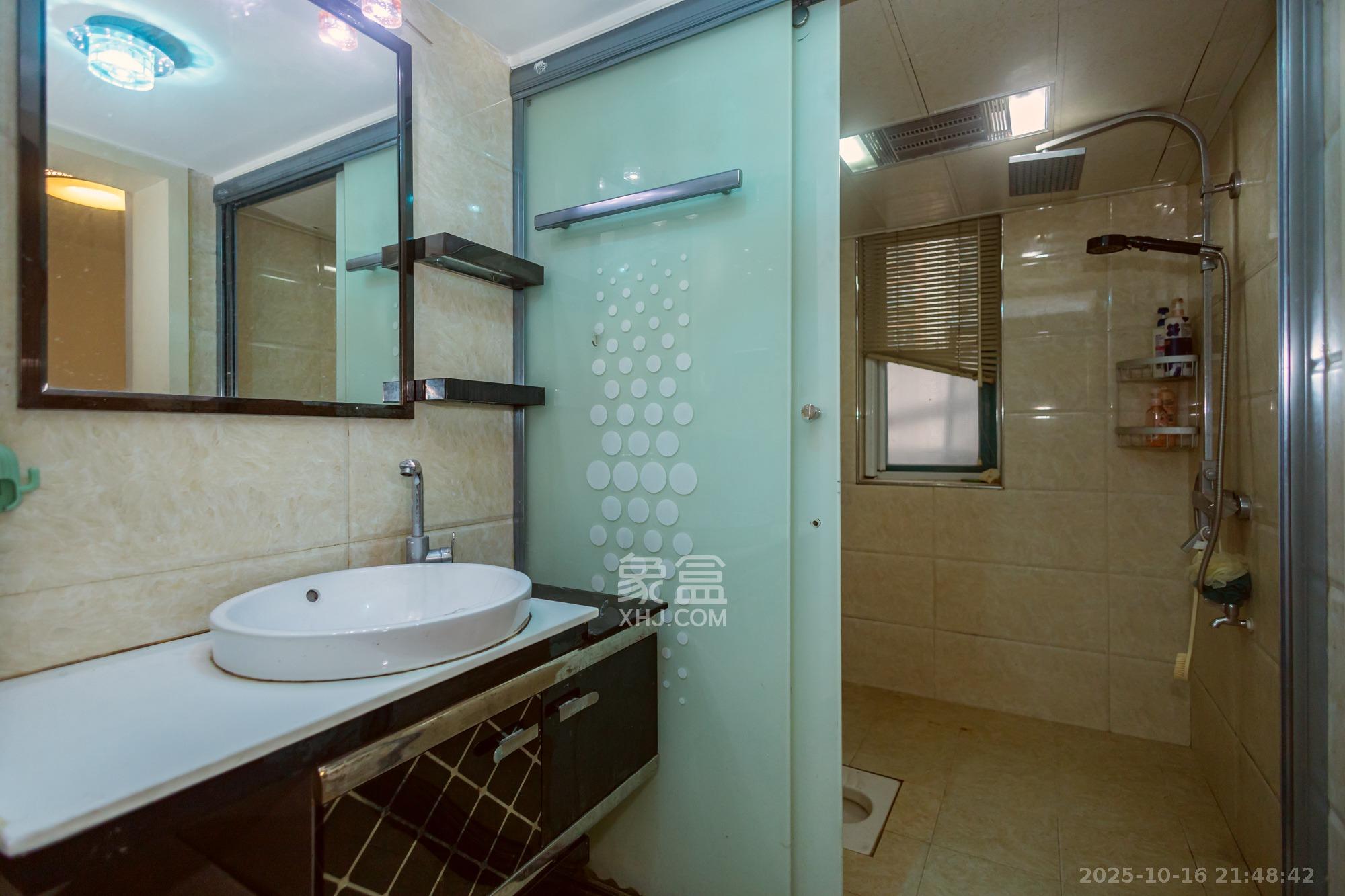 蝴蝶谷 2室2厅1卫 48.8万 蝴蝶谷 2室2厅1卫 48.8万卫生间