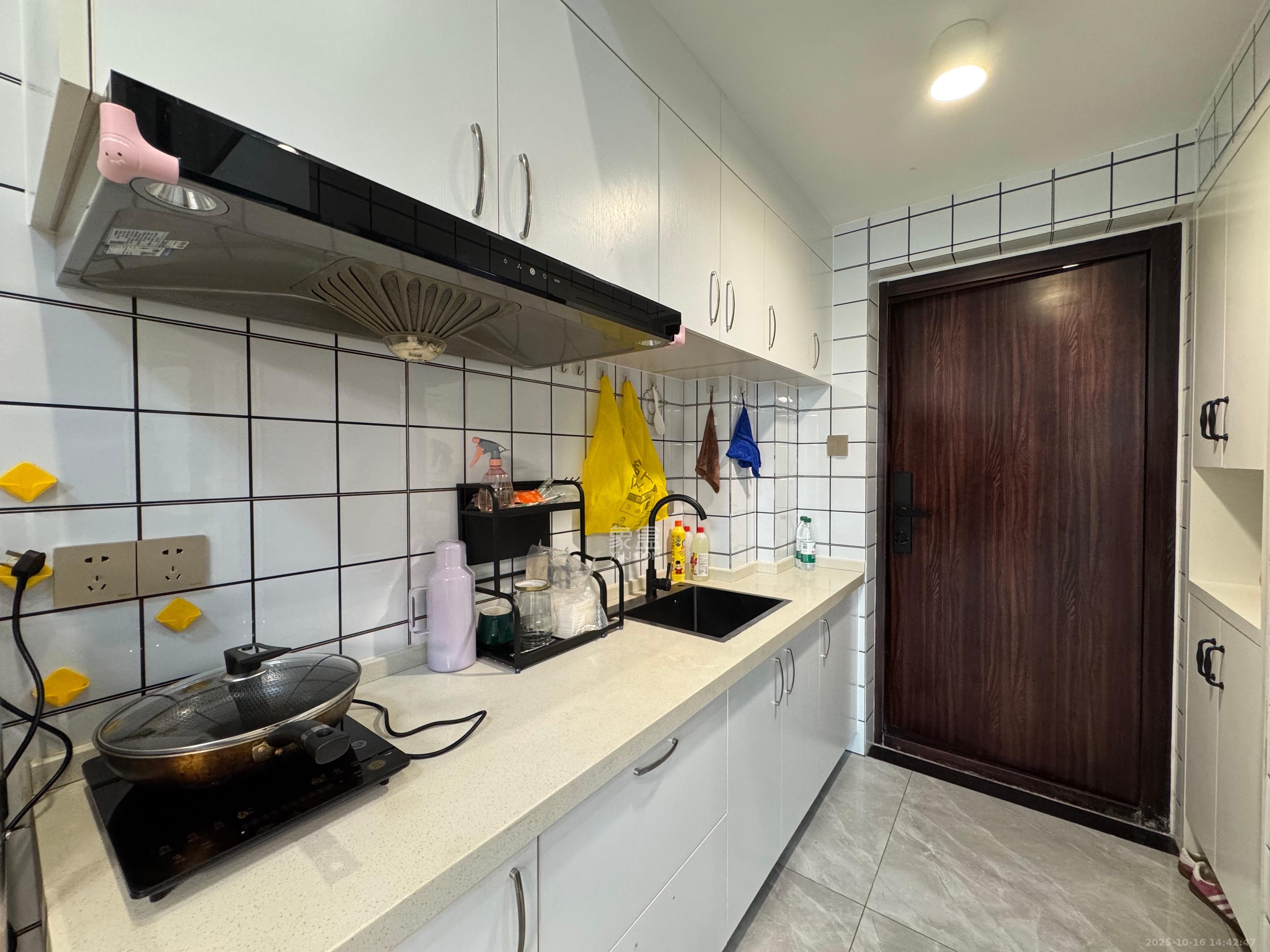 东盈商业广场(华泉城市广场) 2室1厅1卫 2600.0元/月 东盈商业广场(华泉城市广场) 2室1厅1卫 2600.0元/月室内图