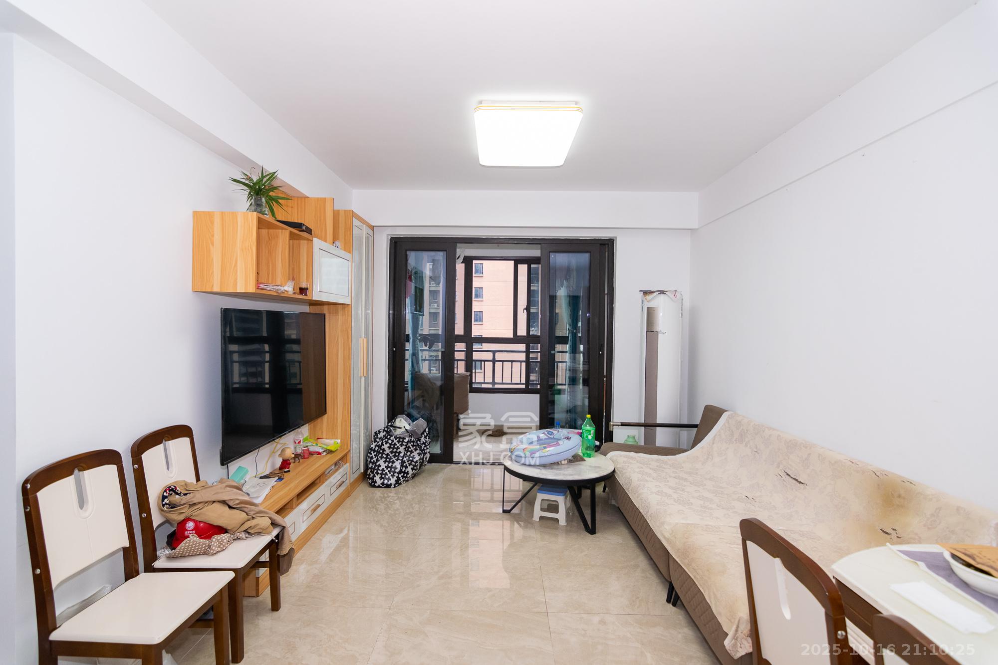 新城国际花都 3室2厅2卫 75.0万 新城国际花都 3室2厅2卫 75.0万客厅