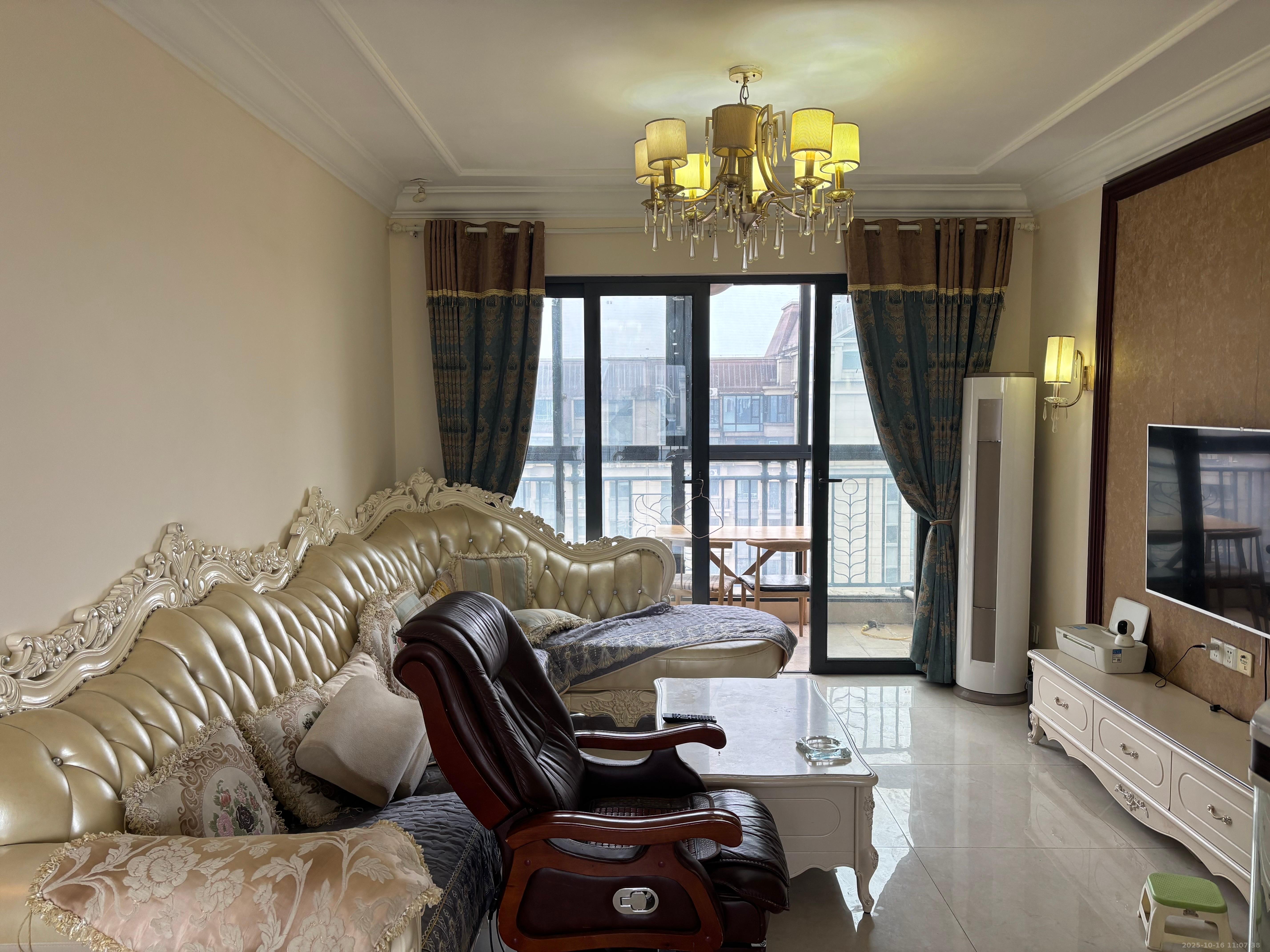 恒大江湾  3室2厅2卫    2600.0元/月室内图