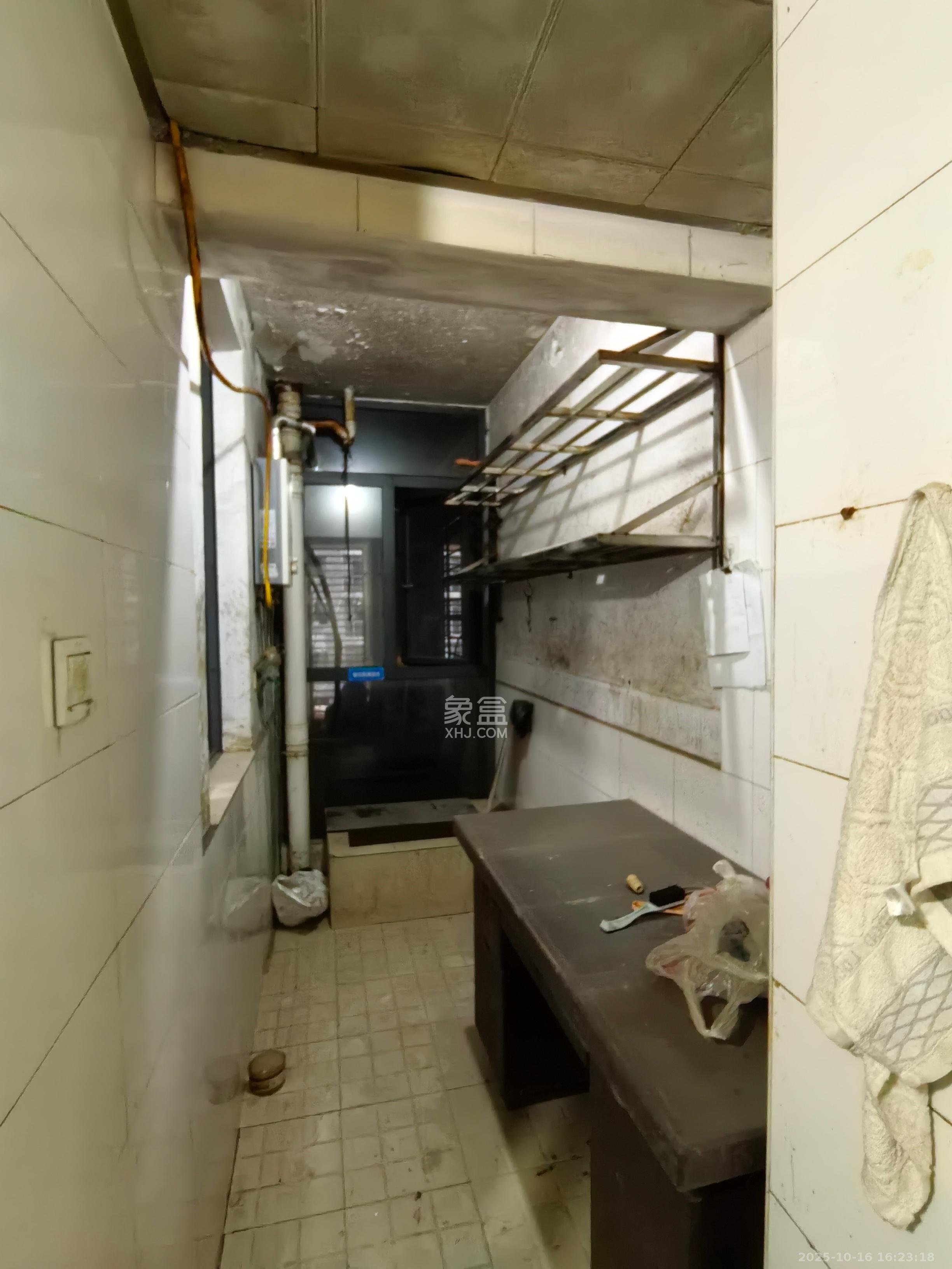 新时代广场  1室3厅1卫    2600.0元/月 新时代广场  1室3厅1卫    2600.0元/月室内图