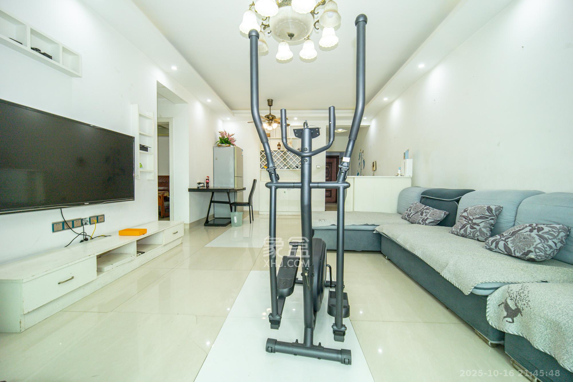 申湘宽境  2室2厅1卫    46.8万客厅