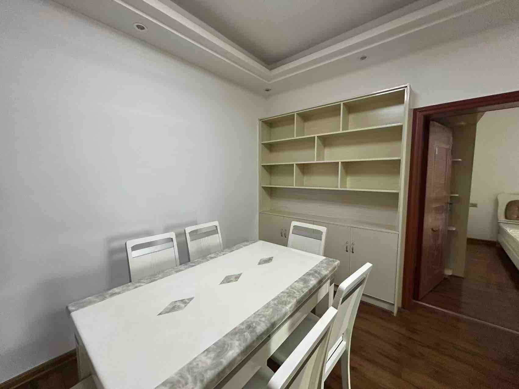 逸臣中央 3室2厅2卫 2000.0元/月 逸臣中央 3室2厅2卫 2000.0元/月室内图