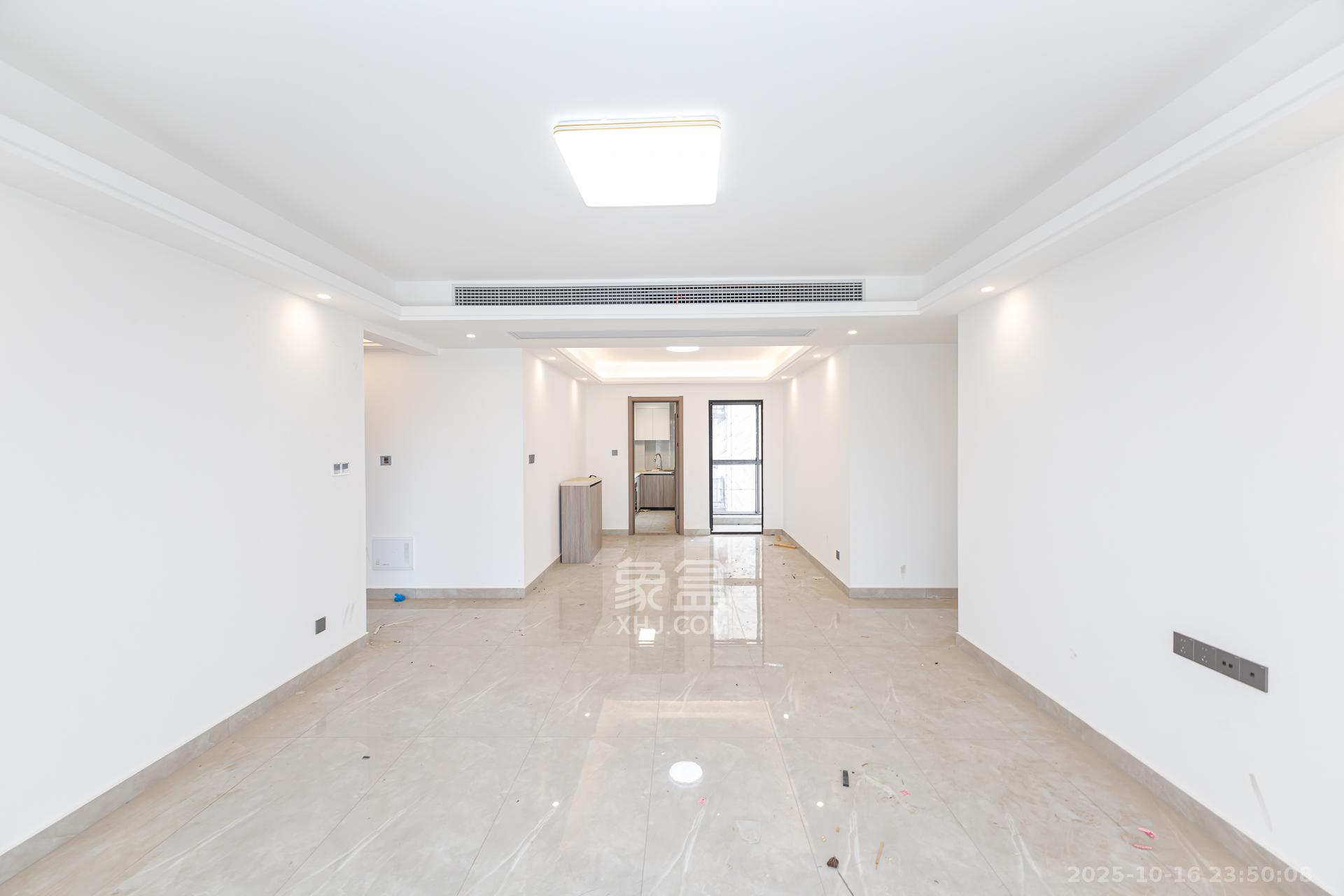 金富湘江悦城  4室2厅2卫    135.0万 金富湘江悦城  4室2厅2卫    135.0万客厅