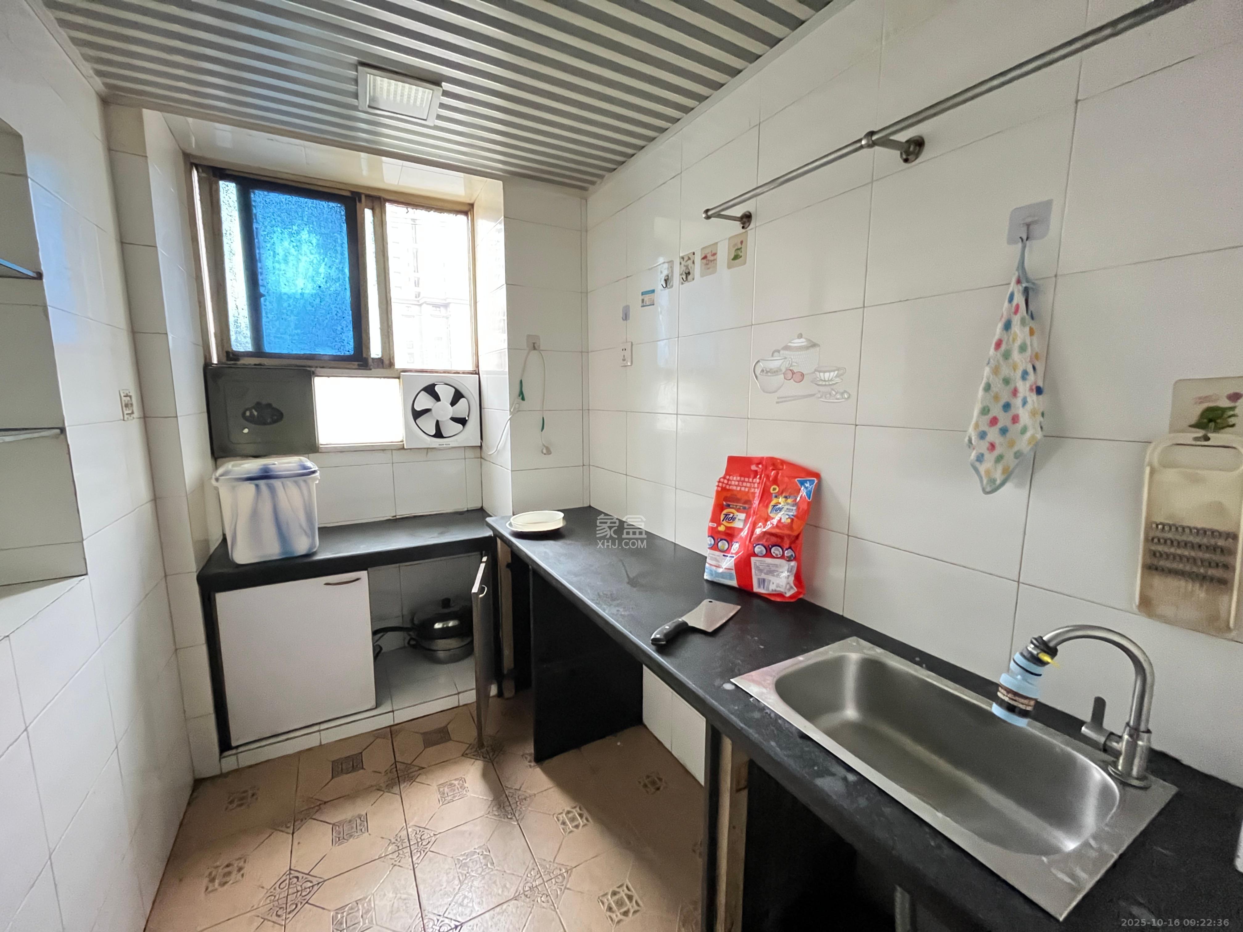 府后路小区  2室2厅1卫    1500.0元/月 府后路小区  2室2厅1卫    1500.0元/月室内图