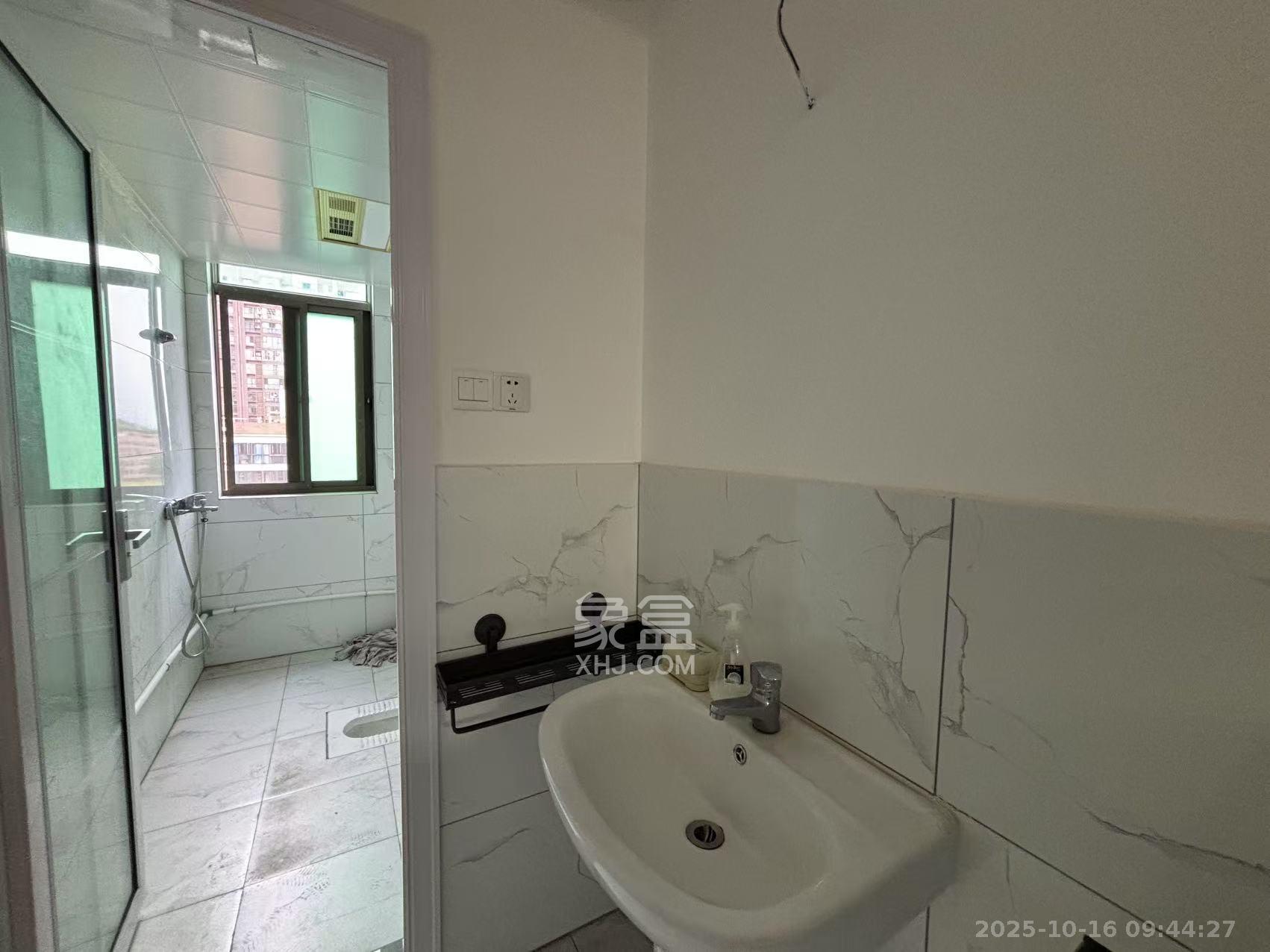 一六三家园  3室2厅1卫    2500.0元/月 一六三家园  3室2厅1卫    2500.0元/月室内图