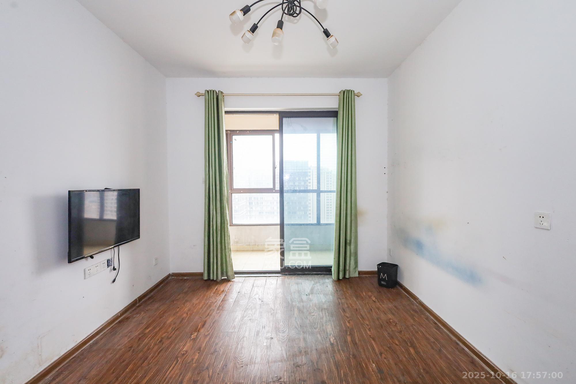 协信星澜汇  4室2厅2卫    110.0万客厅