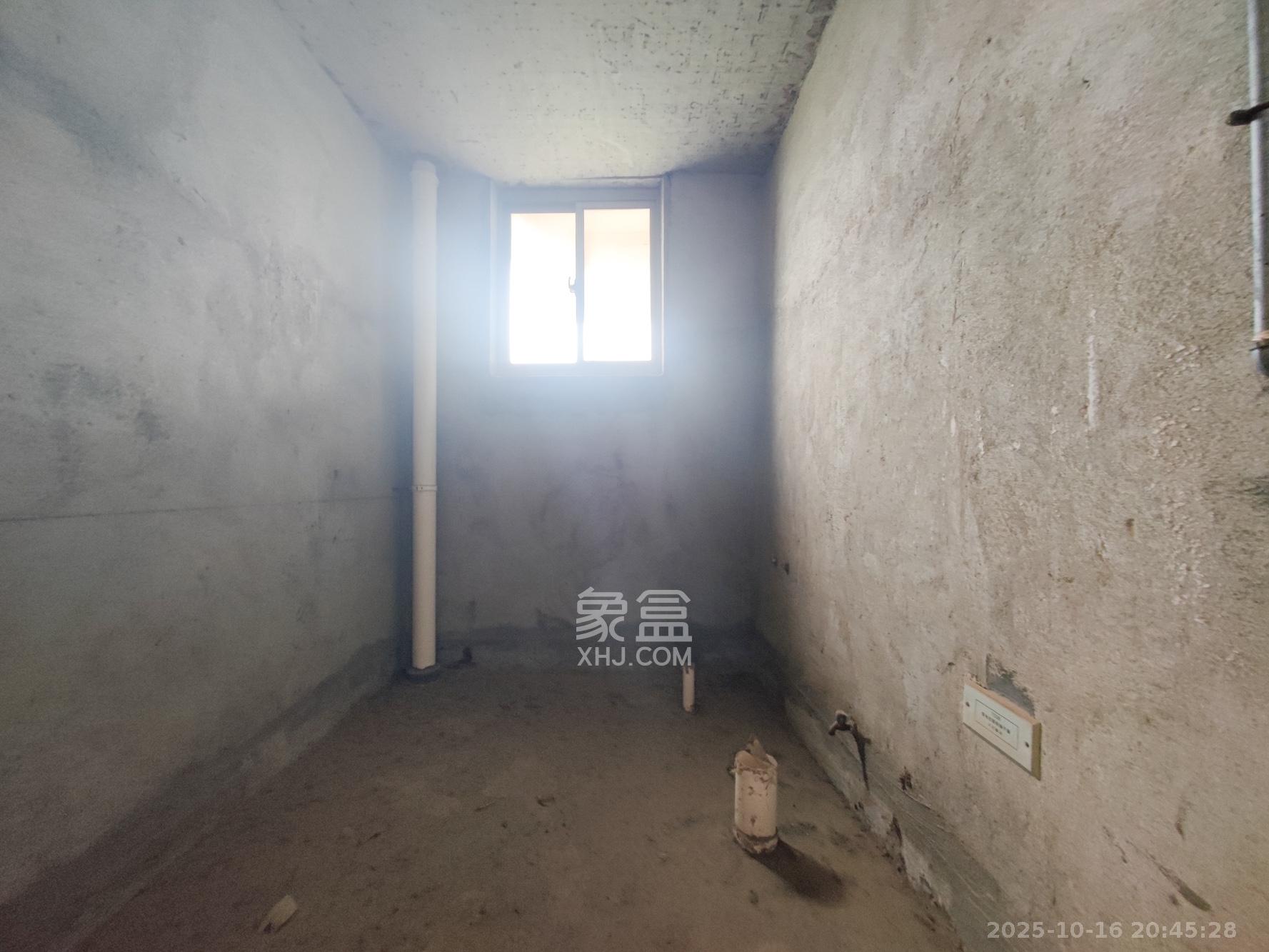 和景园  4室2厅2卫    240.0万 和景园  4室2厅2卫    240.0万卫生间