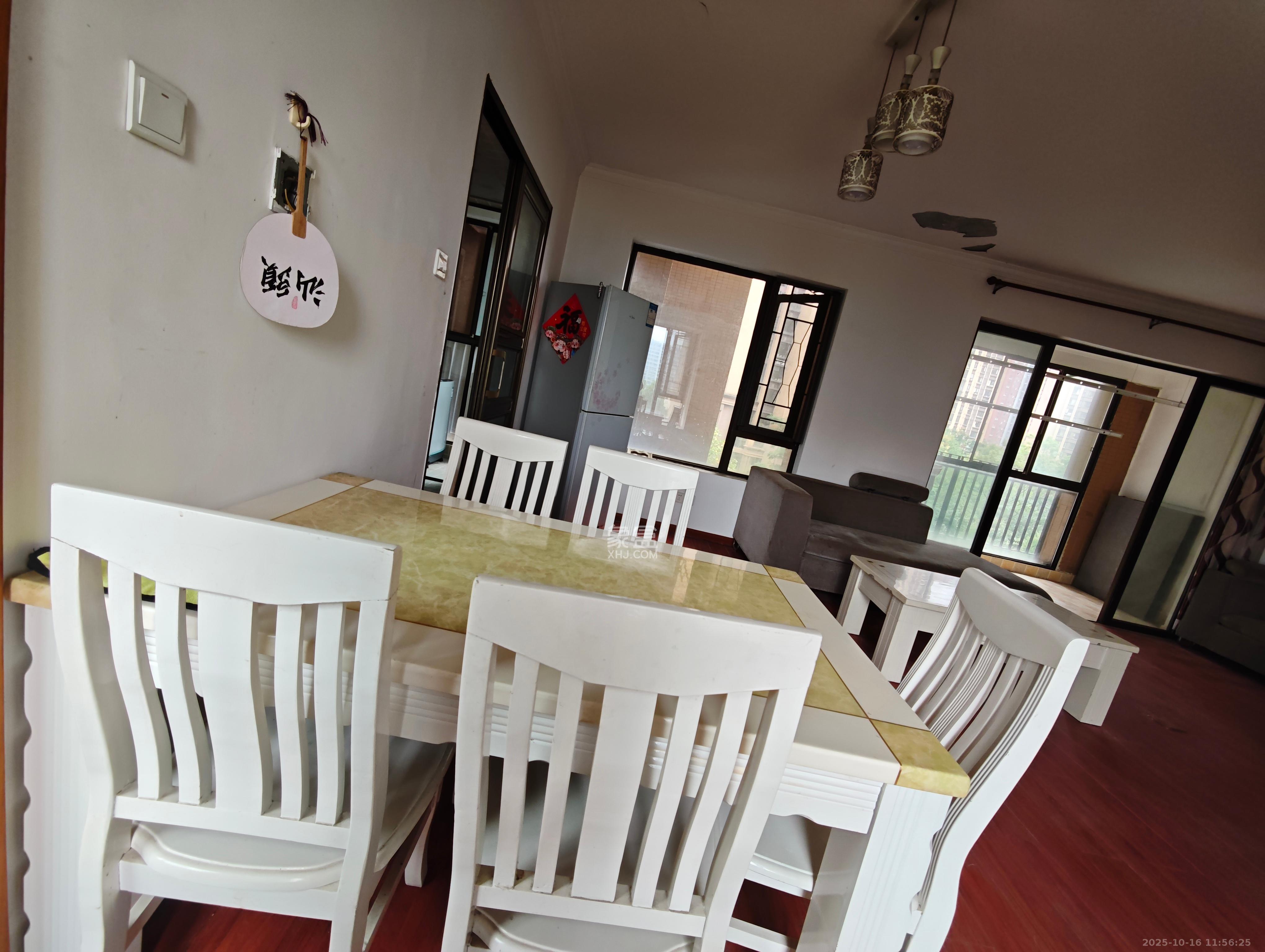 华润凤凰城三期  3室2厅2卫    2000.0元/月室内图