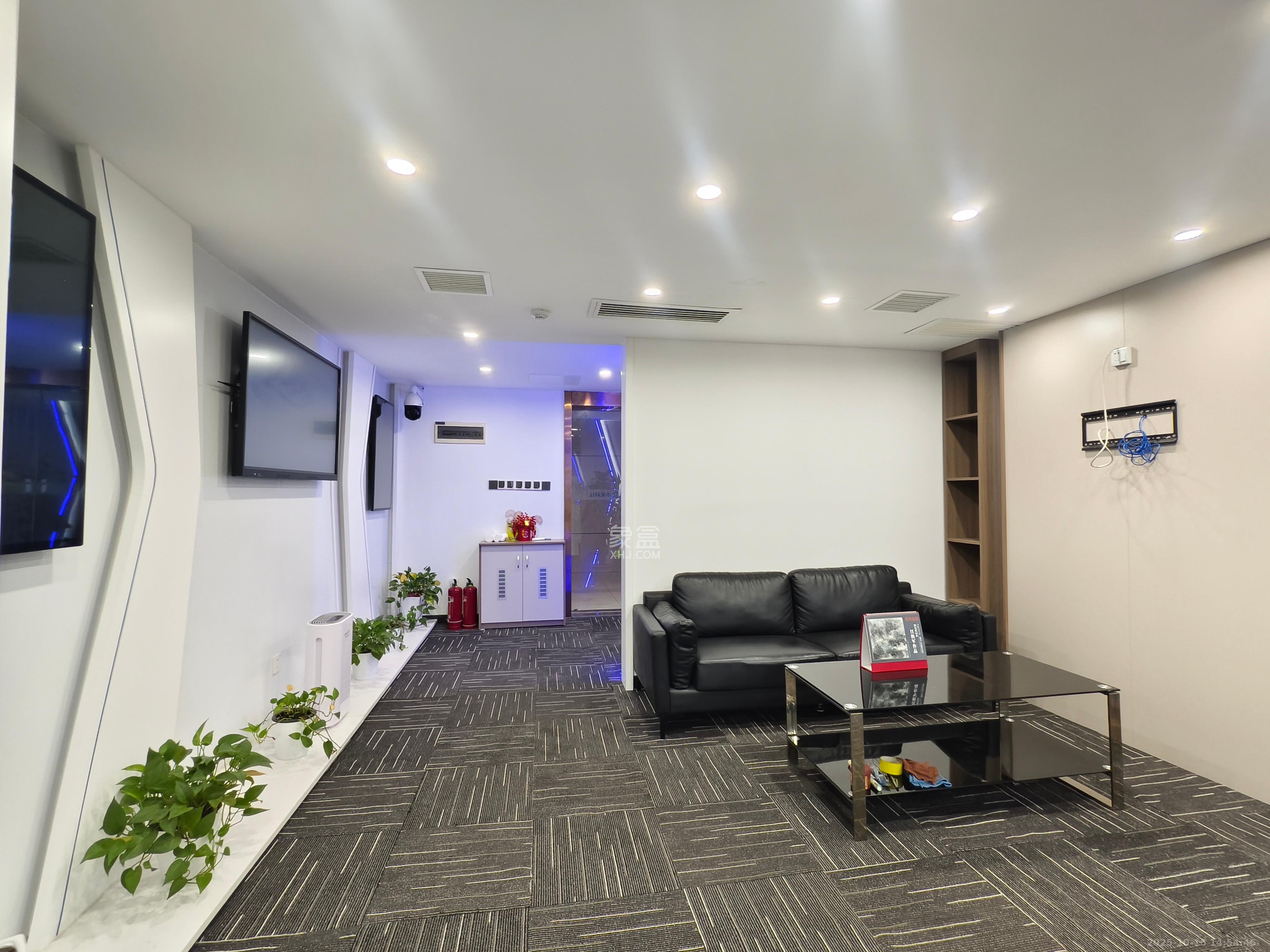 万坤图财富广场   260.0㎡      12000.0元/月