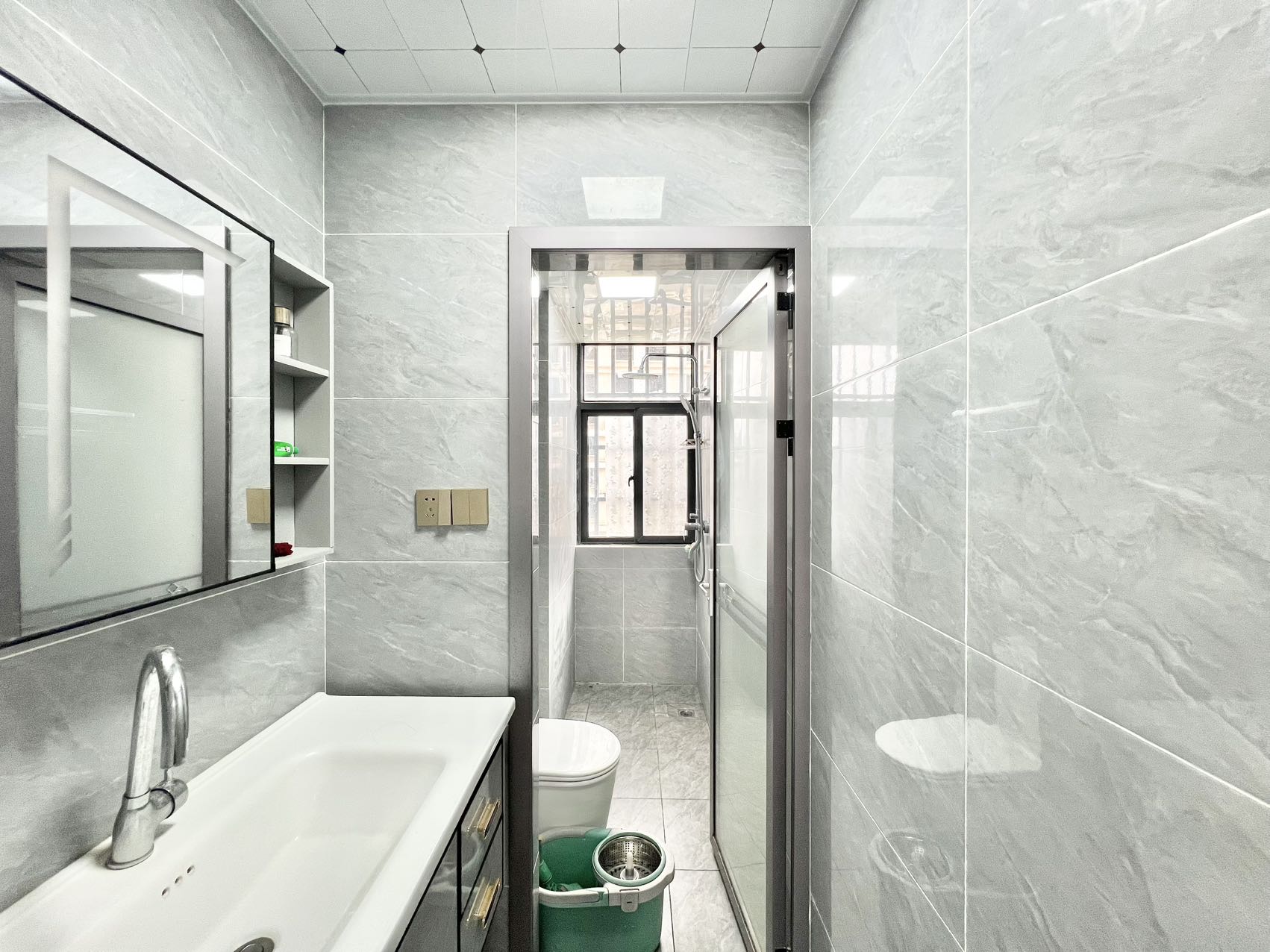 中平广场  3室2厅2卫    3600.0元/月 中平广场  3室2厅2卫    3600.0元/月室内图