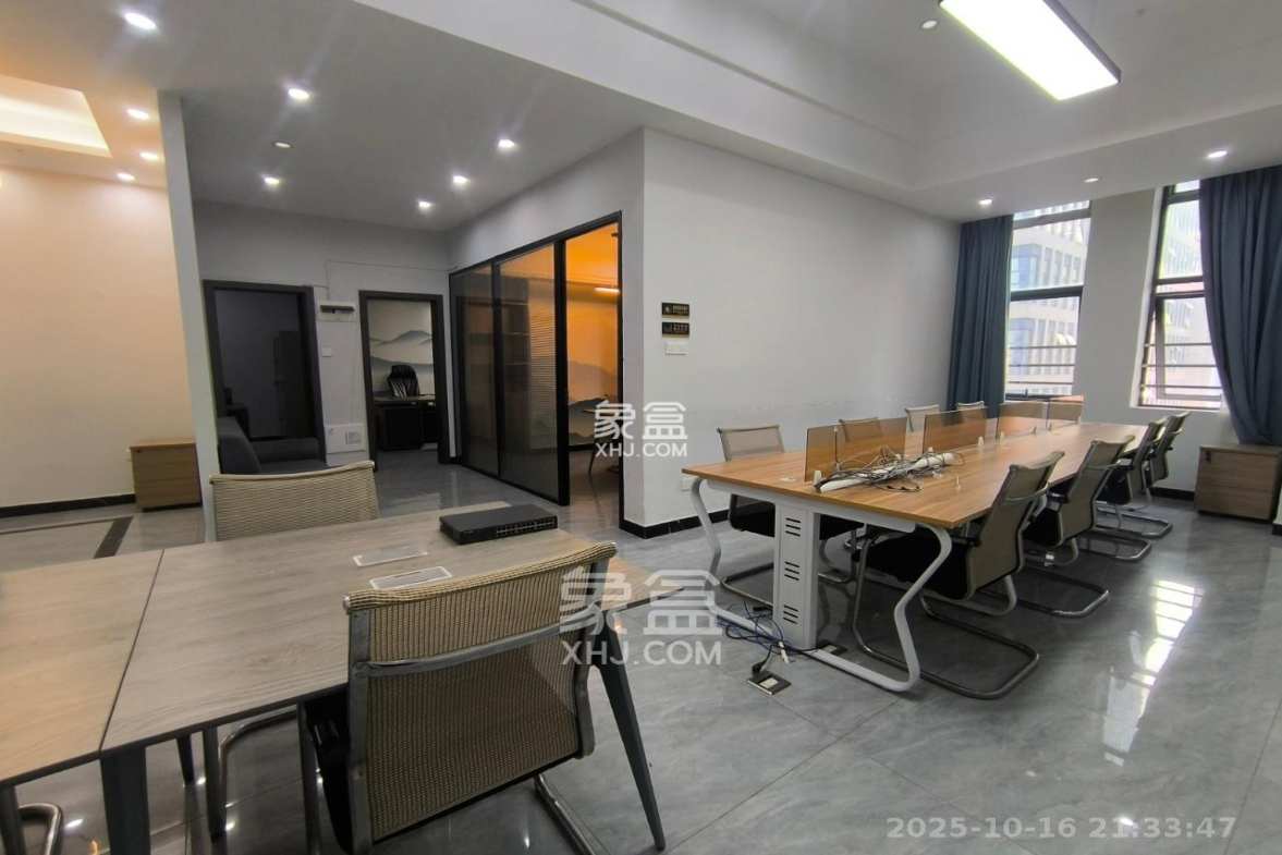 华润置地广场二期  3室1厅1卫    7500.0元/月 华润置地广场二期  3室1厅1卫    7500.0元/月室内图