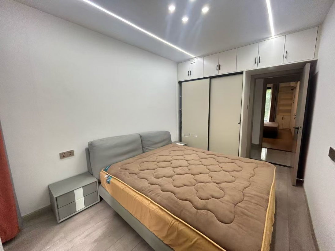 城市风景  5室2厅2卫    125.0万室内图