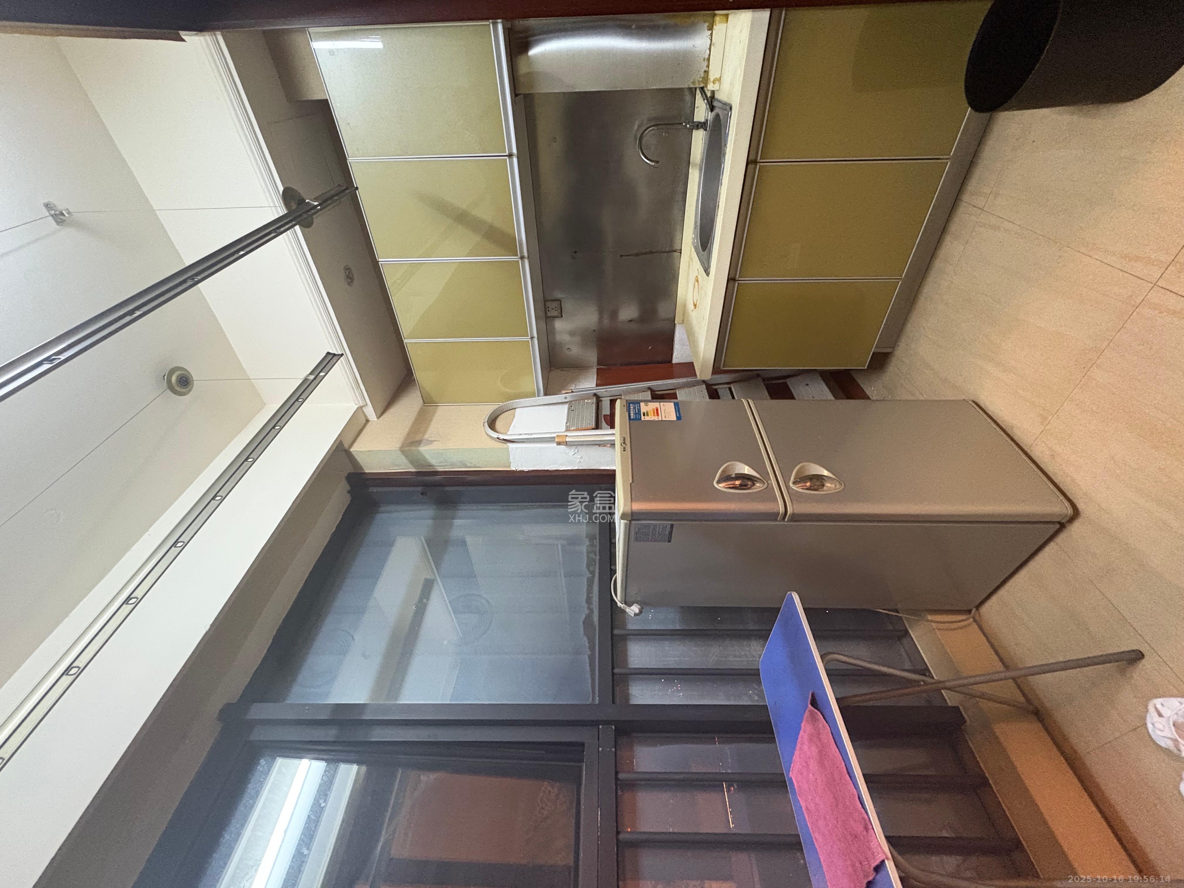 东塘瑞府  1室1厅1卫    1500.0元/月室内图