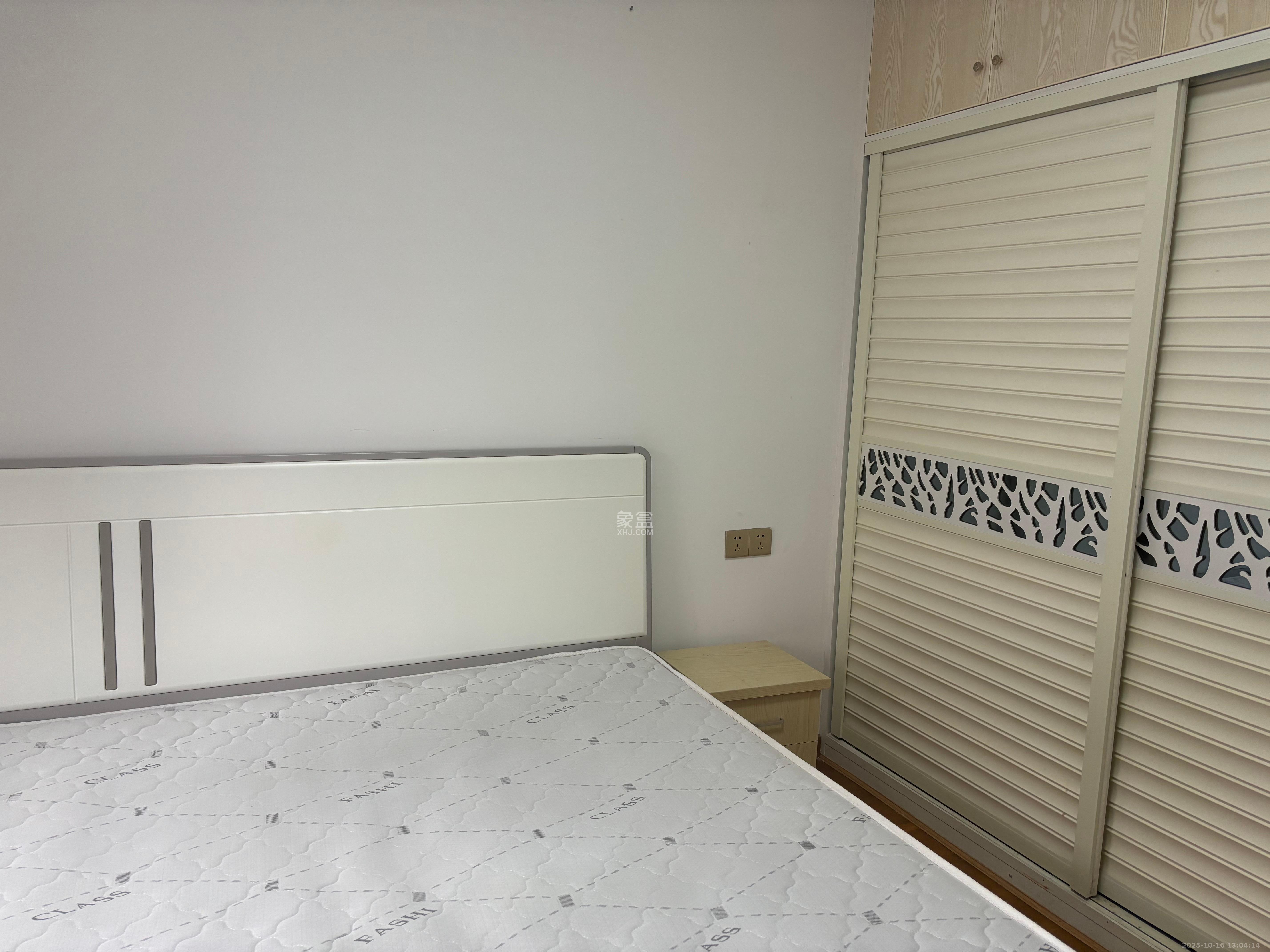 新城国际花都  3室2厅1卫    1400.0元/月室内图