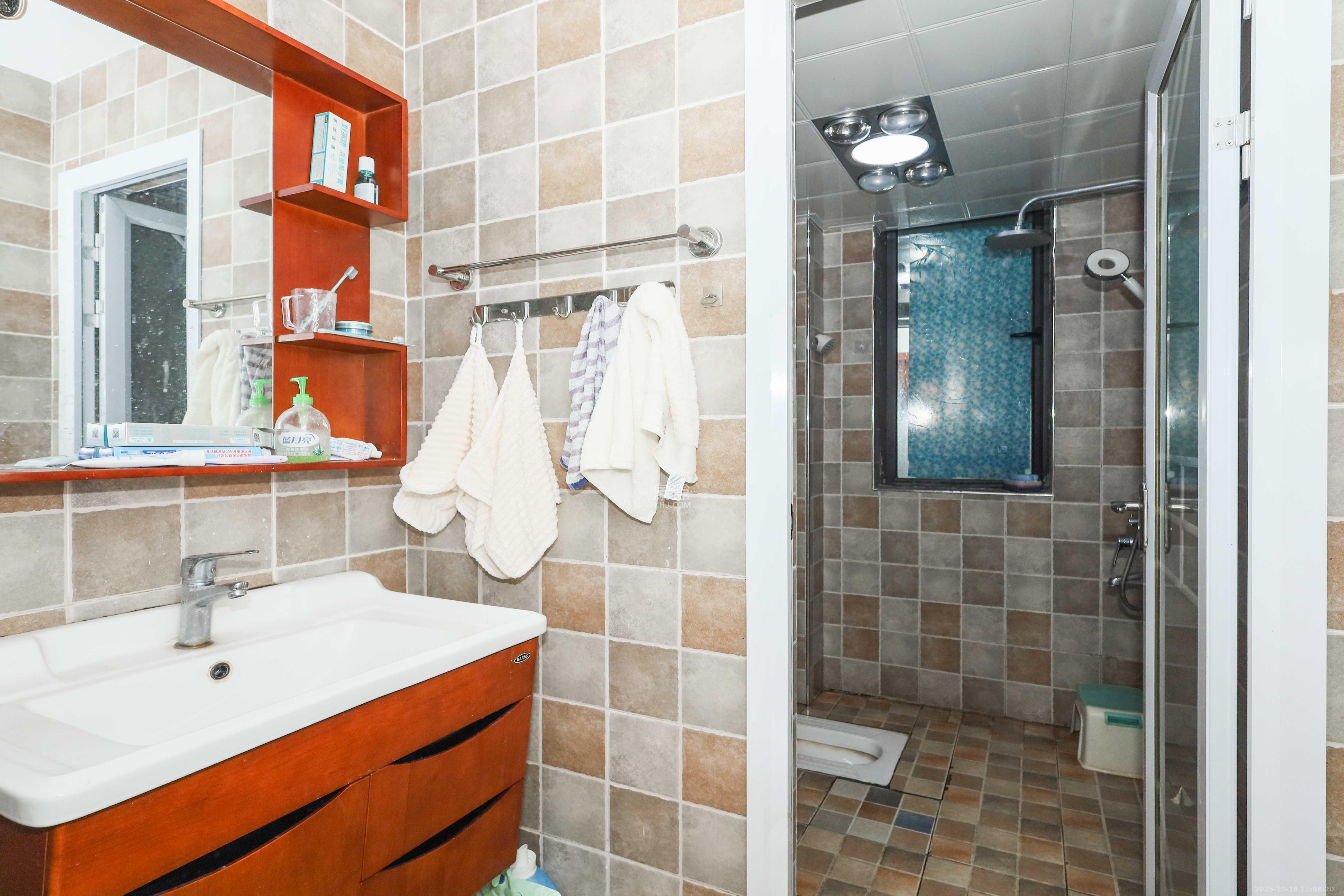 麓谷星辰  3室2厅1卫    85.0万卫生间