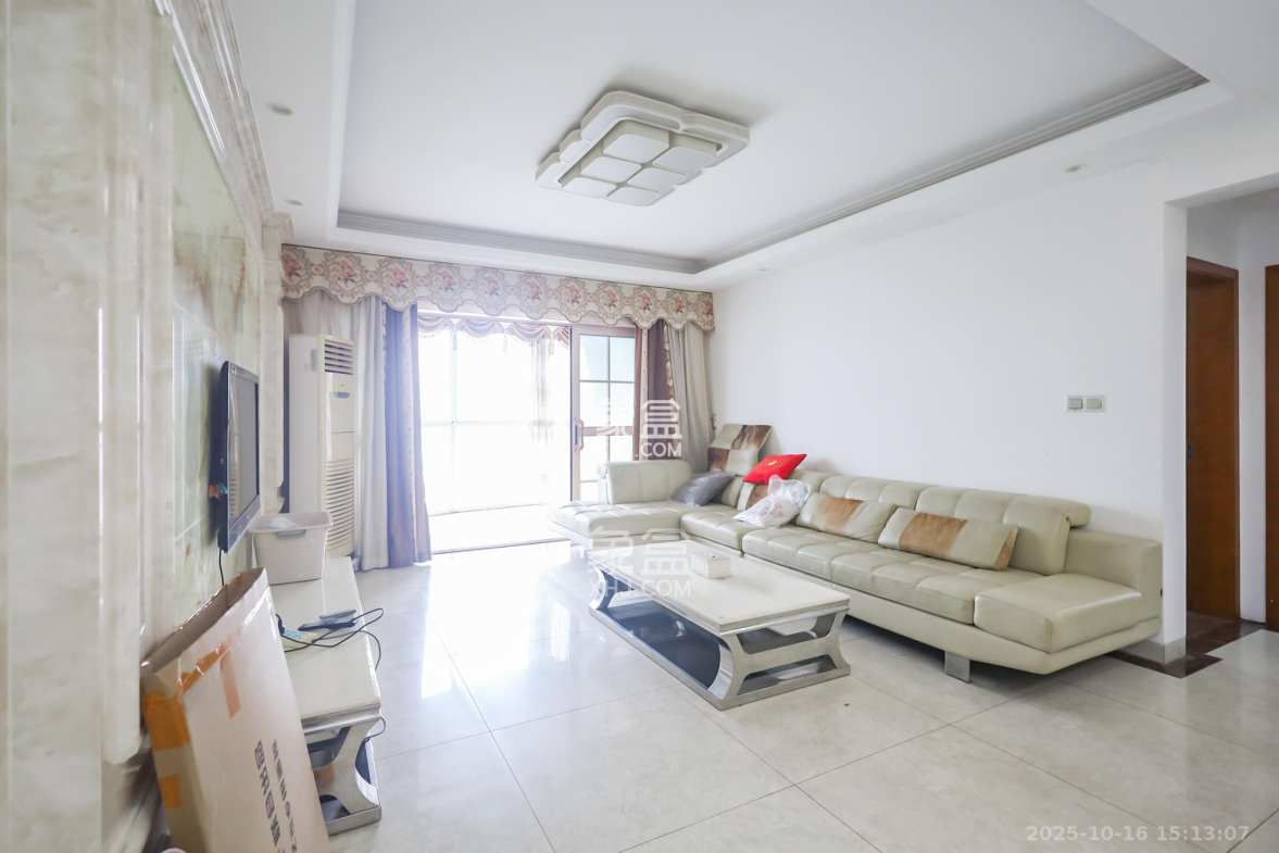 美林银谷  3室2厅2卫    88.0万 美林银谷  3室2厅2卫    88.0万客厅