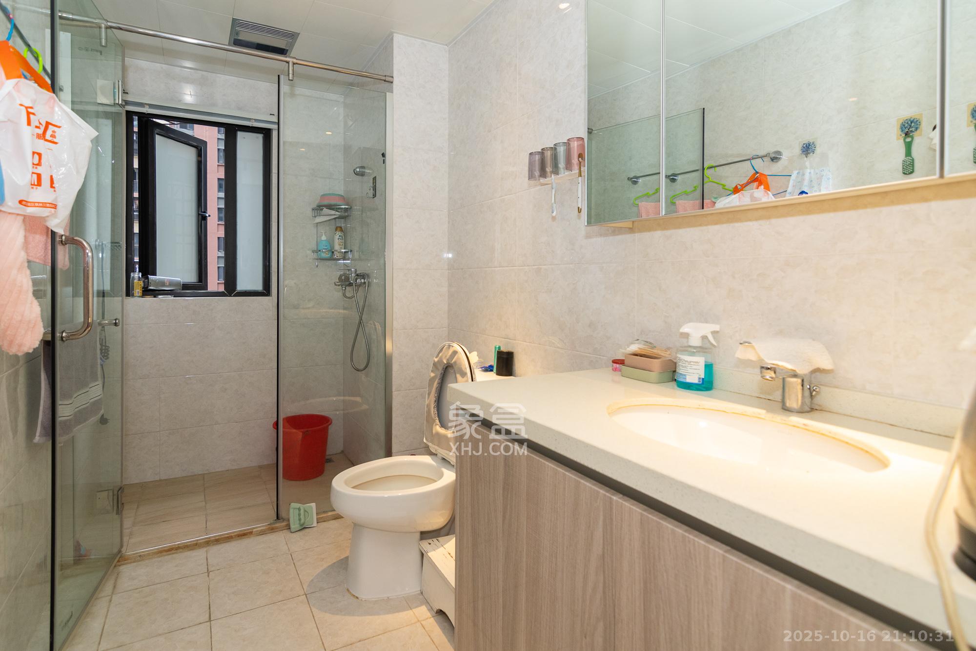 新城国际花都 3室2厅2卫 75.0万 新城国际花都 3室2厅2卫 75.0万卫生间