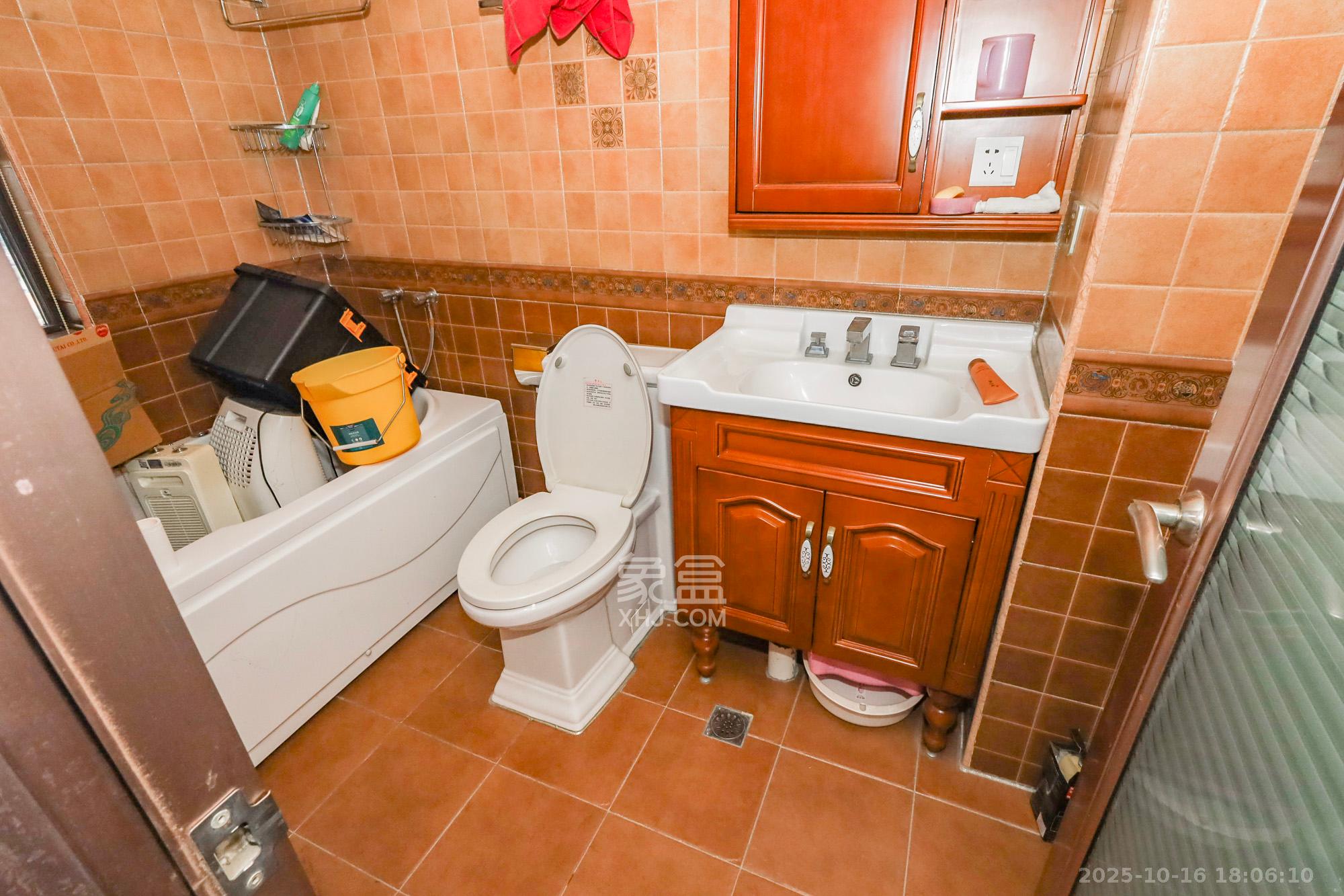 钰龙天下二期（钰龙佳园）  4室2厅2卫    265.0万卫生间