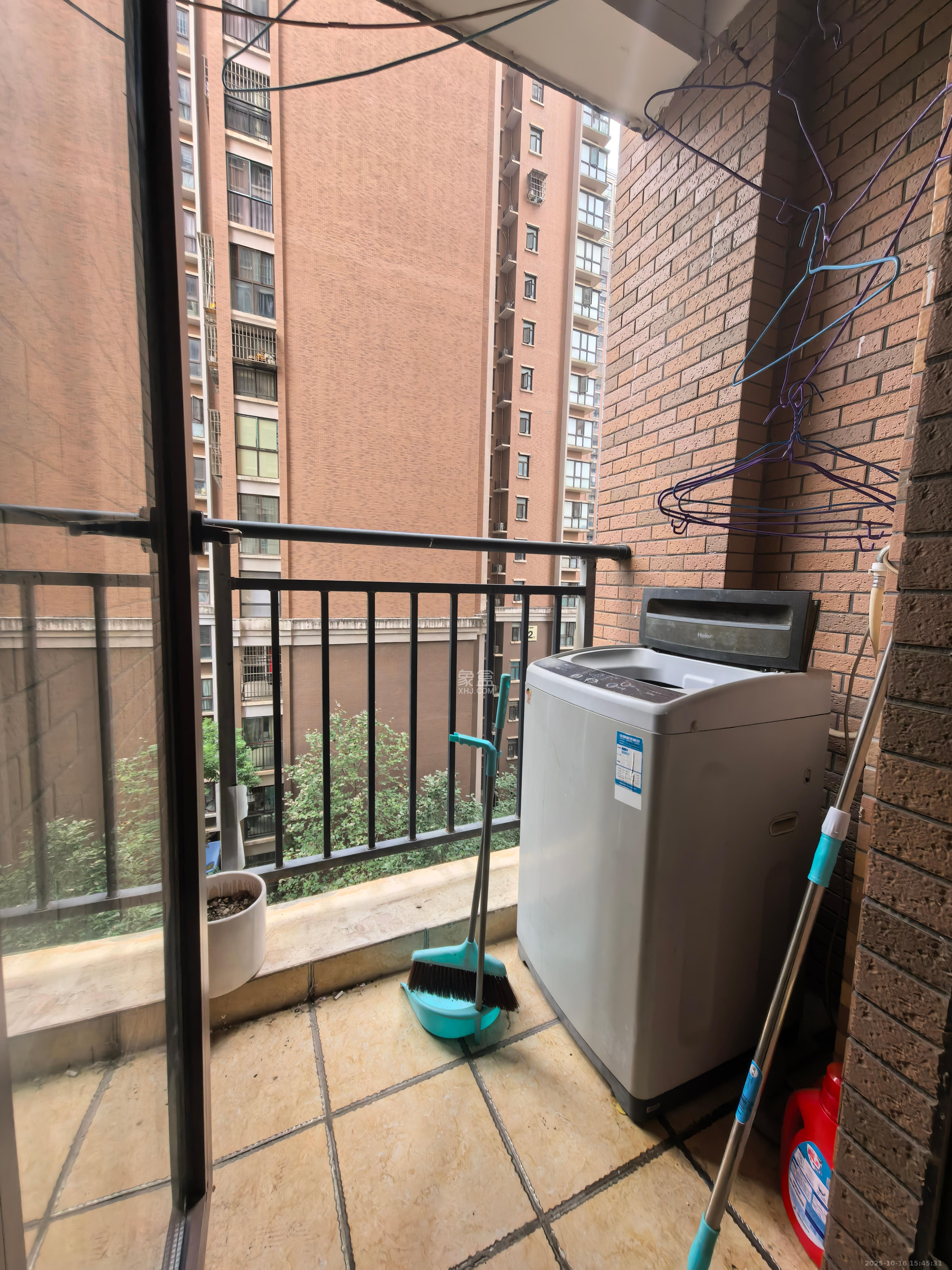 水岸世景  1室1厅1卫    1000.0元/月 水岸世景  1室1厅1卫    1000.0元/月室内图