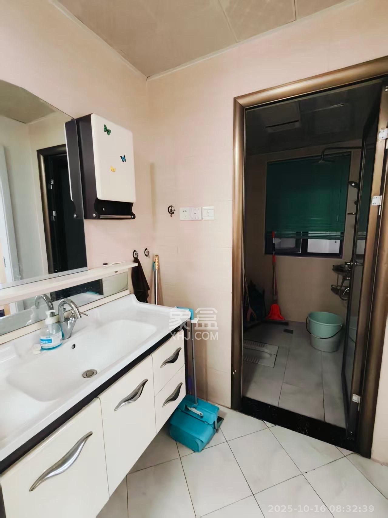 海洋半岛(月珑湾) 3室2厅1卫 2400.0元/月 海洋半岛(月珑湾) 3室2厅1卫 2400.0元/月室内图