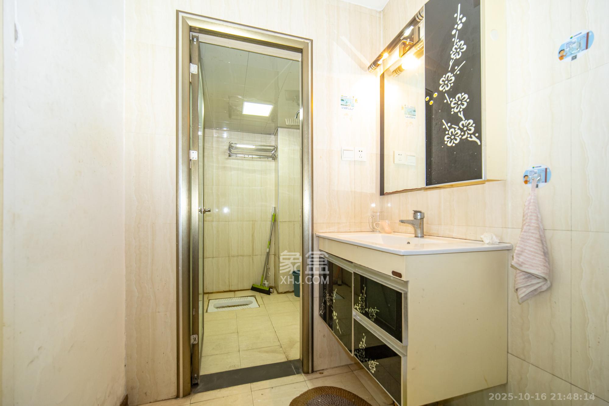 锦璨家园  2室2厅1卫    42.0万卫生间