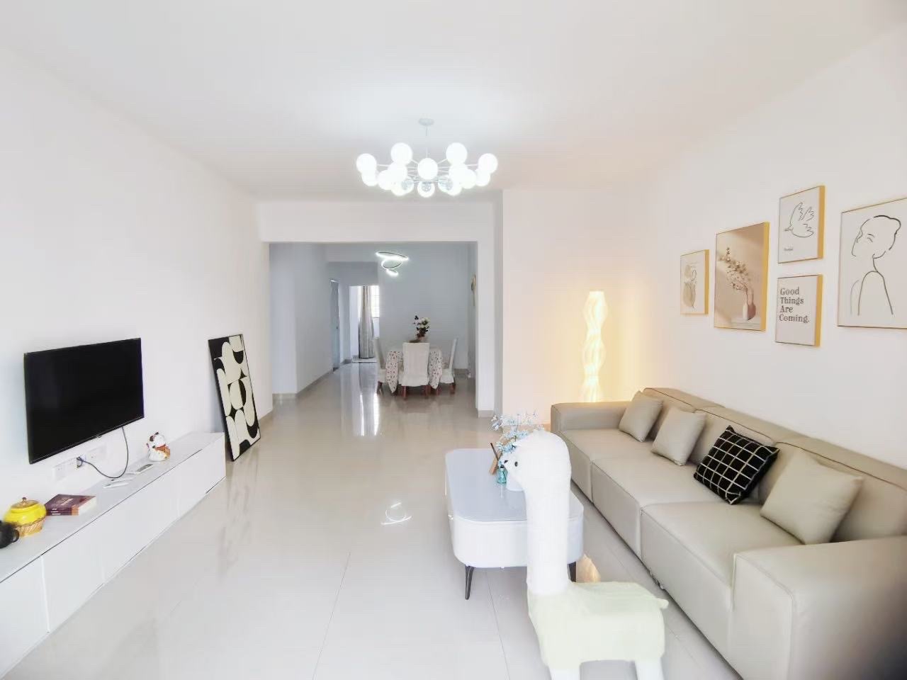 冠都现代城(冠都幸福彼岸) 4室2厅2卫 2500.0元/月 冠都现代城(冠都幸福彼岸) 4室2厅2卫 2500.0元/月室内图