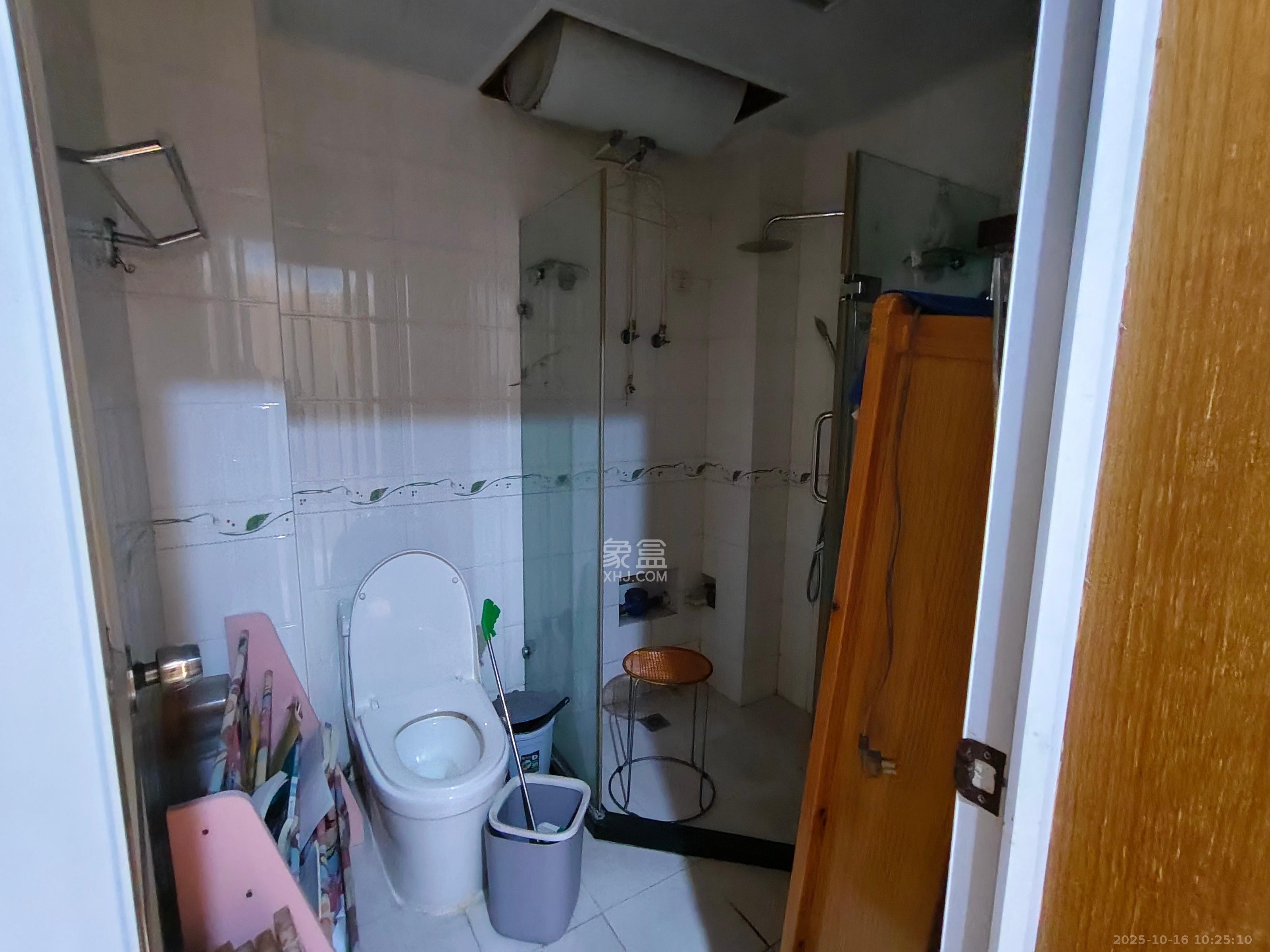 麓谷E家人  4室2厅2卫    2600.0元/月室内图