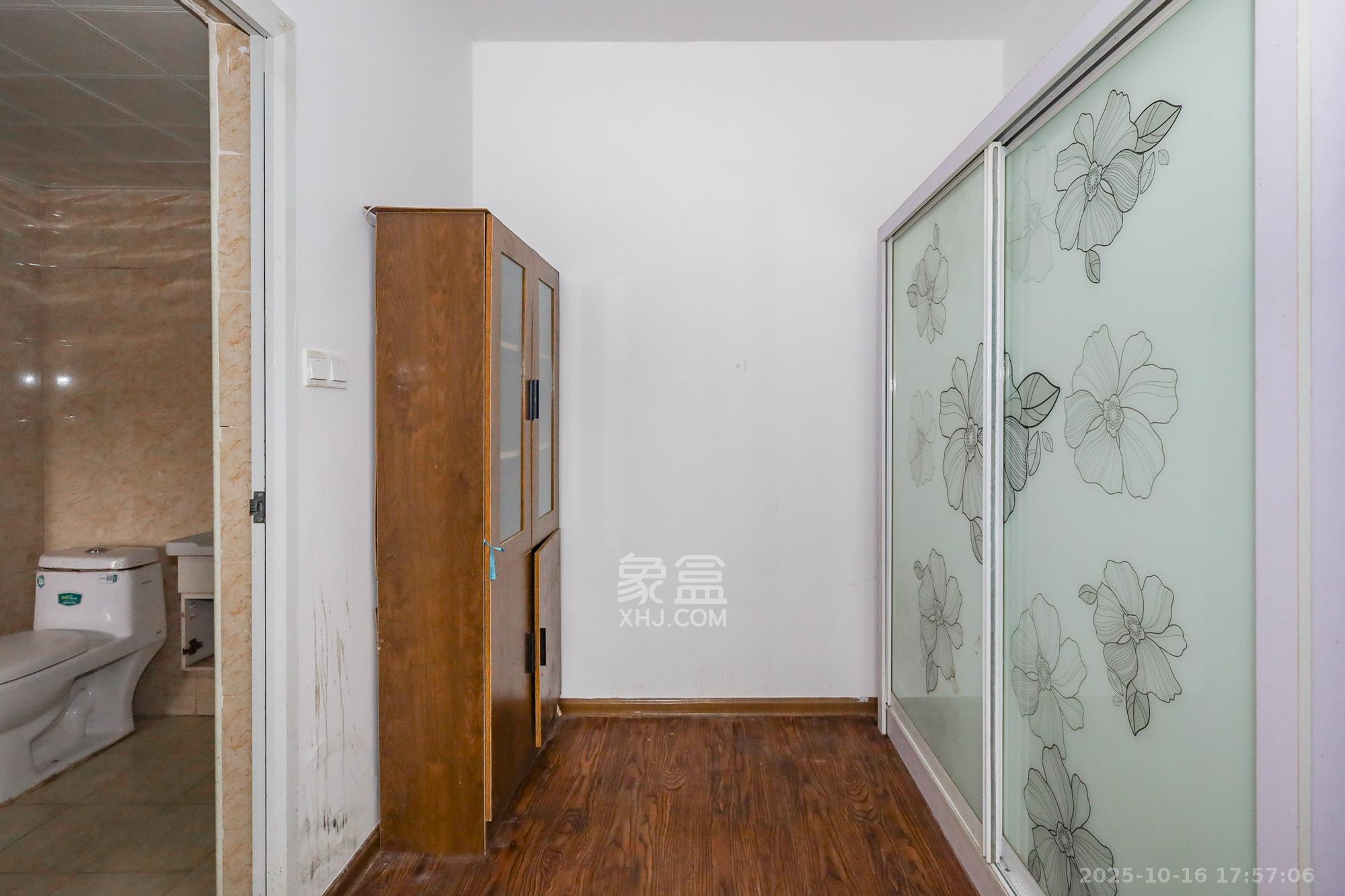 协信星澜汇  4室2厅2卫    110.0万卧室